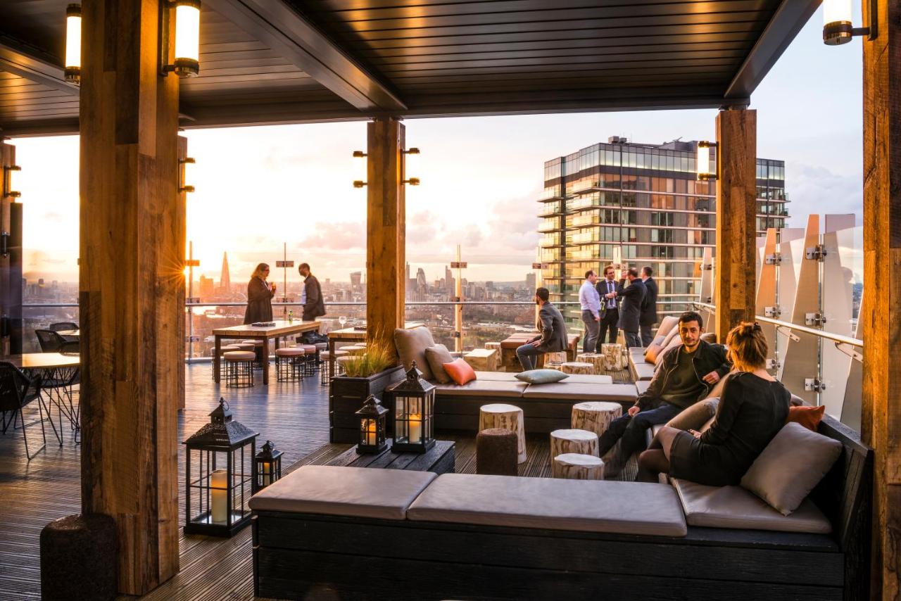 Discover the top bars in London with stunning views of the city skyline. From rooftop bars to riverside pubs, our guide will take you on a journey through the best places to sip a cocktail and take in the breathtaking views of London's iconic landmarks. #londonnightlife #londonbars | The Best Bars In London | London Bars With Views | Best Bars With City View In London | Best Places For Drinks In London | London Nightlife Guide | Best Nightlife Areas In London