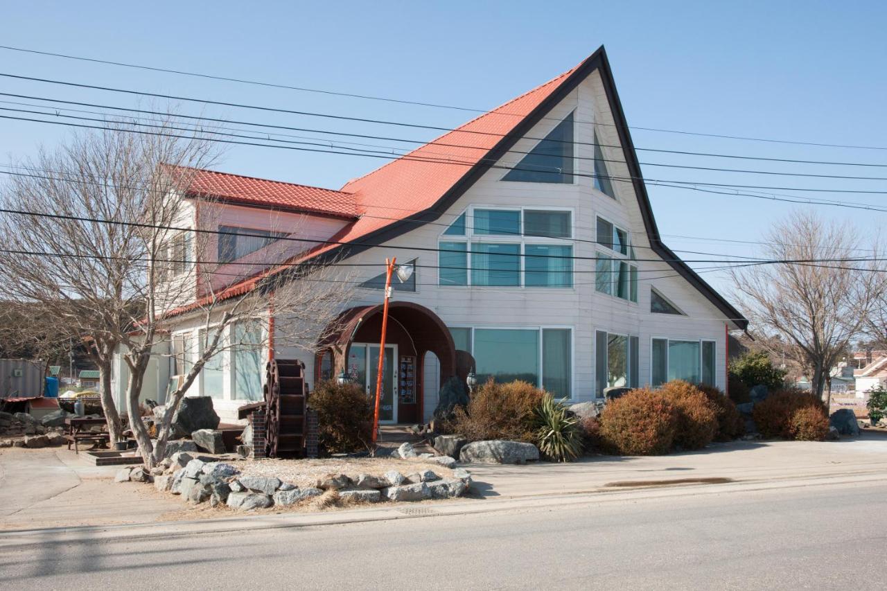 Image: Sunrise Pension