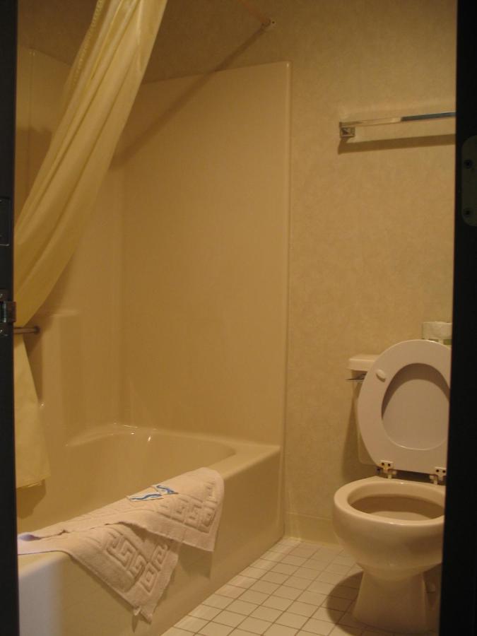 Great Lakes Motel — photo 19