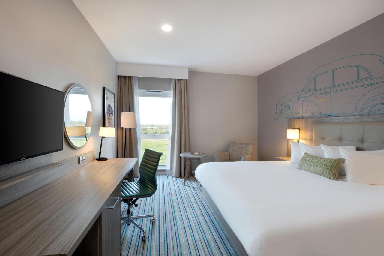 {{ hotelInfo.altText }}