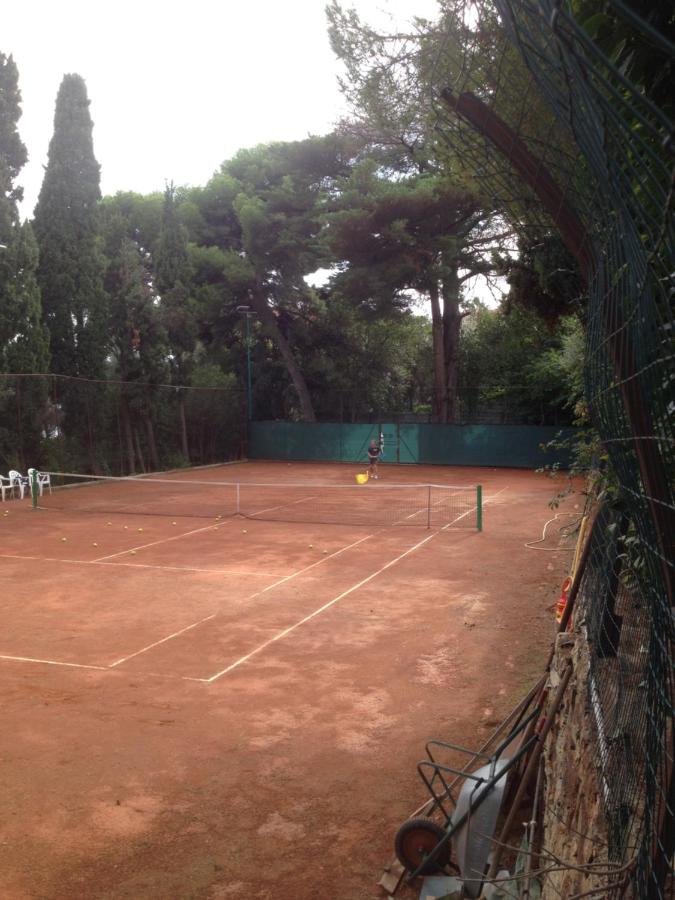 Korty tenisowe: La casa di Fedra