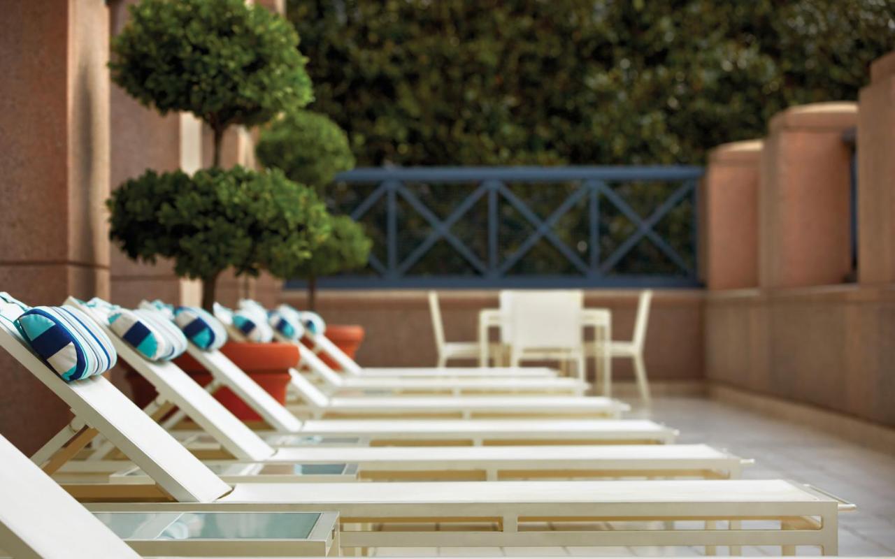 Heated swimming pool: Four Seasons Hotel Atlanta
