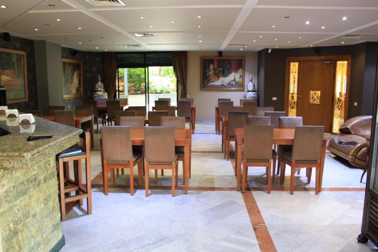 Camelot Hotel photo