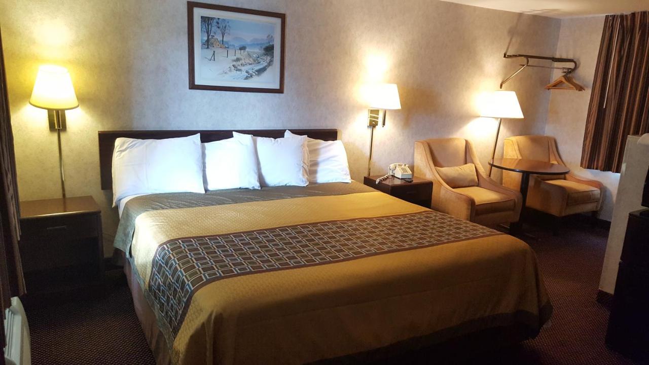 Budget Inn — photo 1