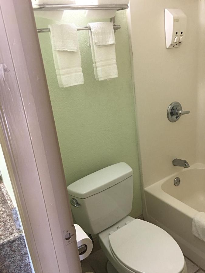 Budget Inn — photo 13