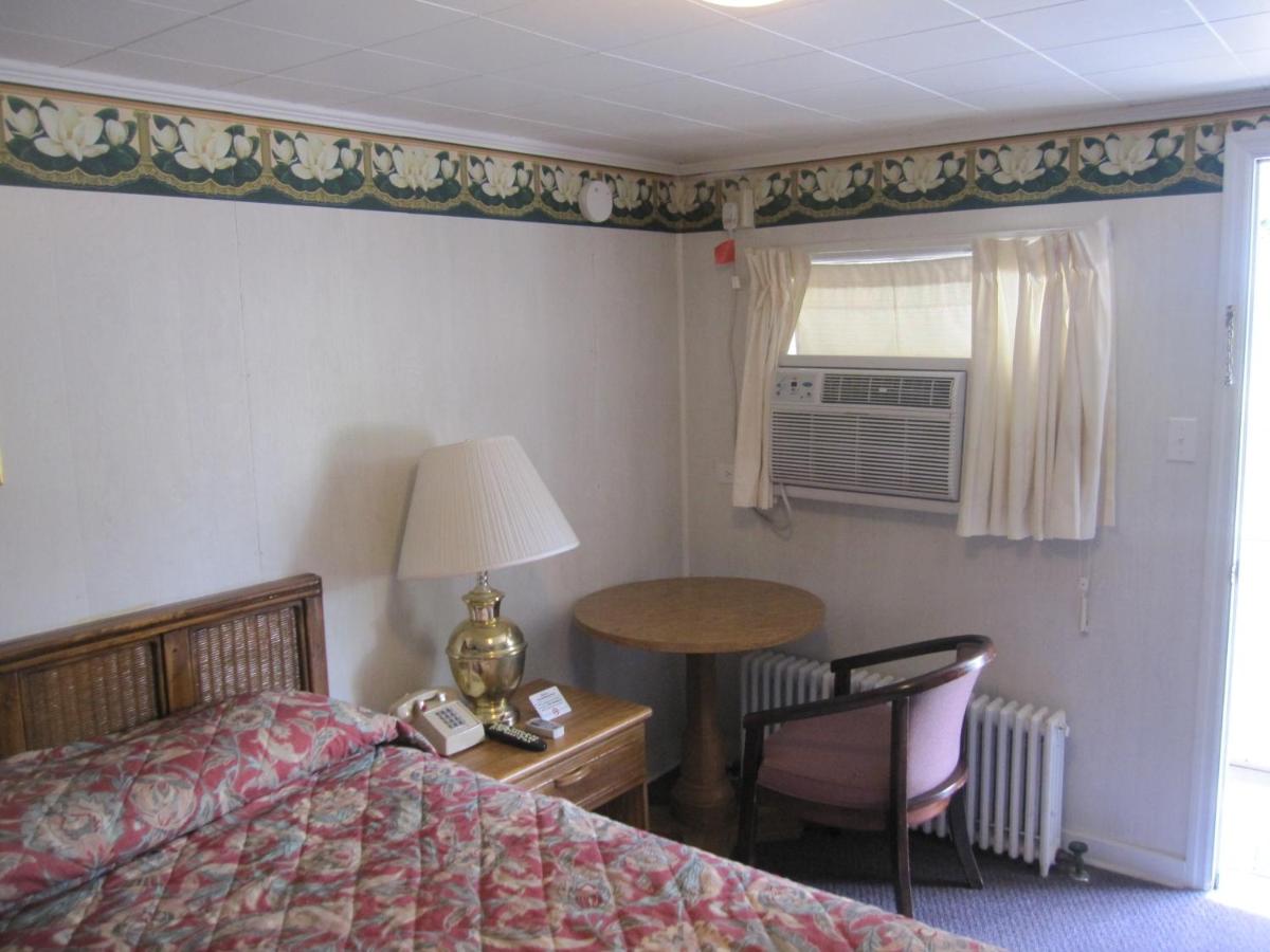 Pinecrest Motel — photo 15