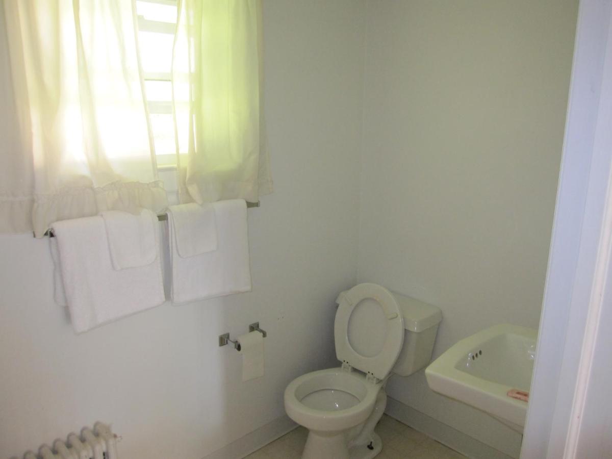 Pinecrest Motel — photo 3
