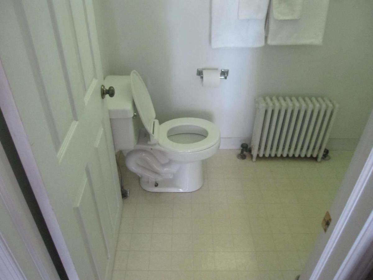 Pinecrest Motel — photo 8