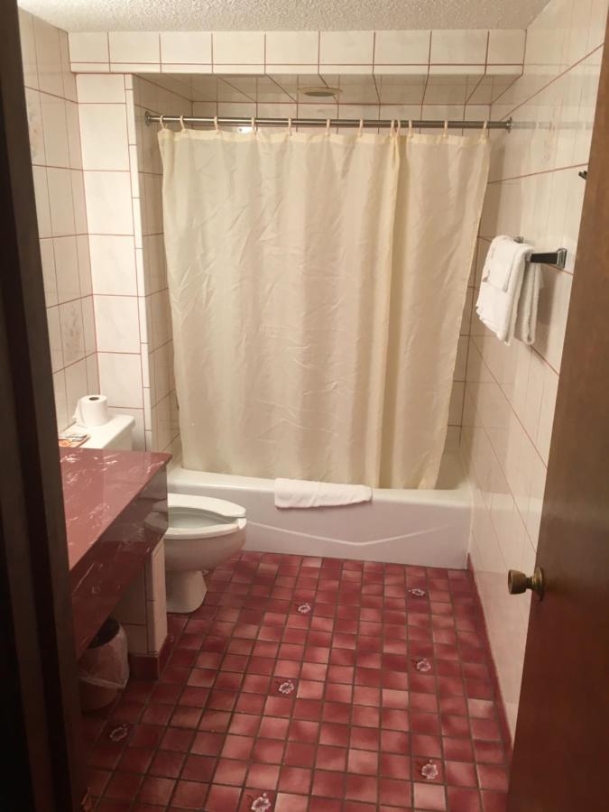Midway Inn & Suites — photo 15