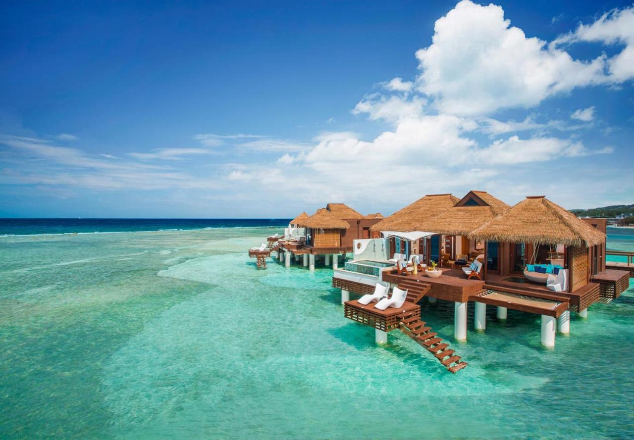 Bahamas abierta para negocios y muchos resorts ayudando con el Huracan Dorian 3