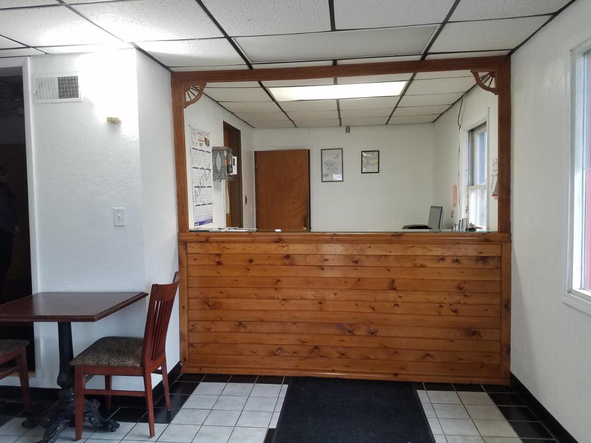 Budget Inn — photo 7