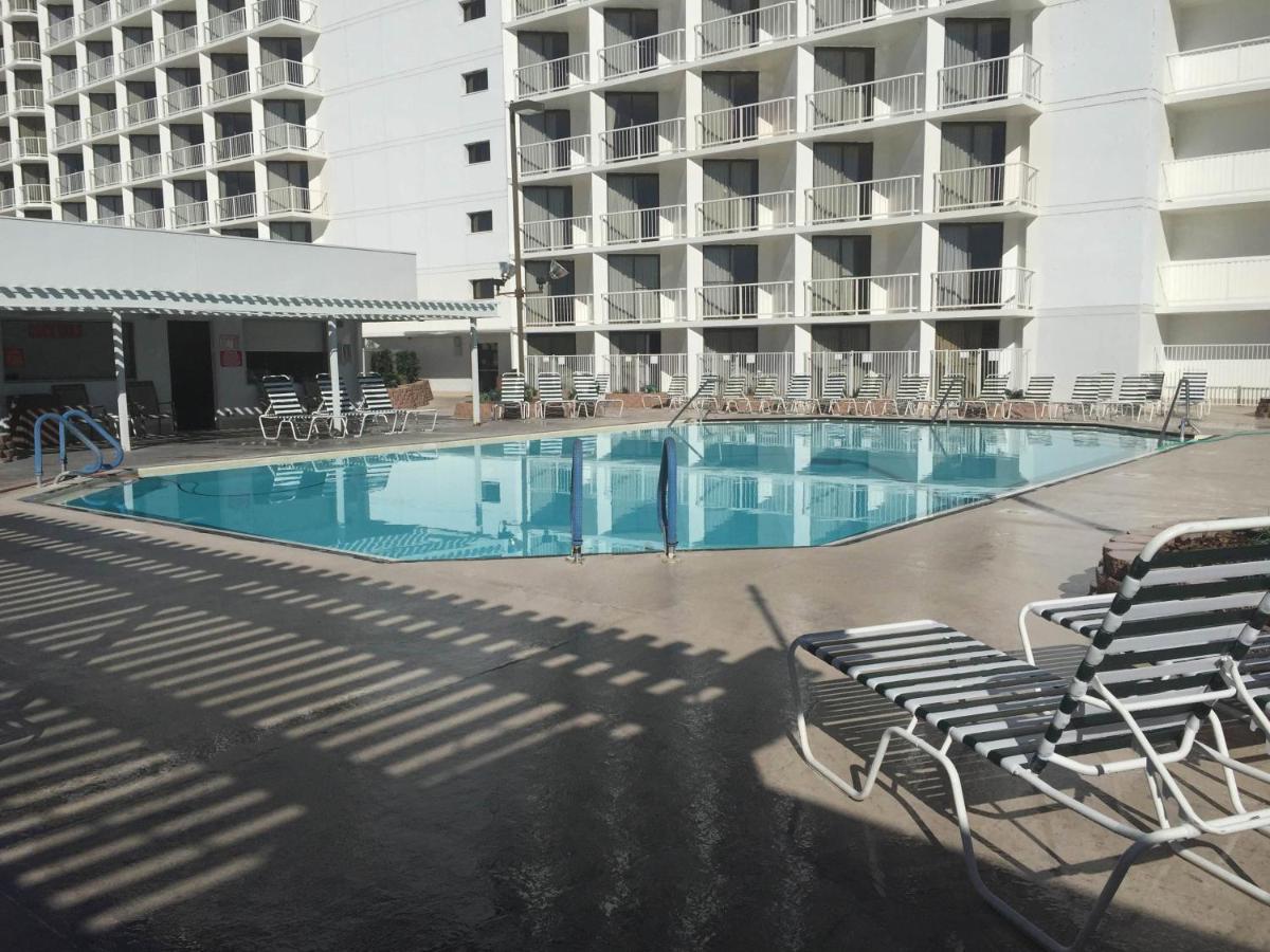 Rooftop swimming pool: RV Park - Riverside Resort