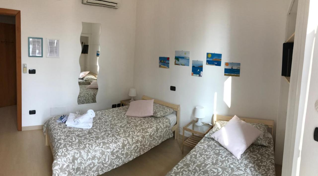 Doppelzimmer mit Einzelbetten und eigenem Bad