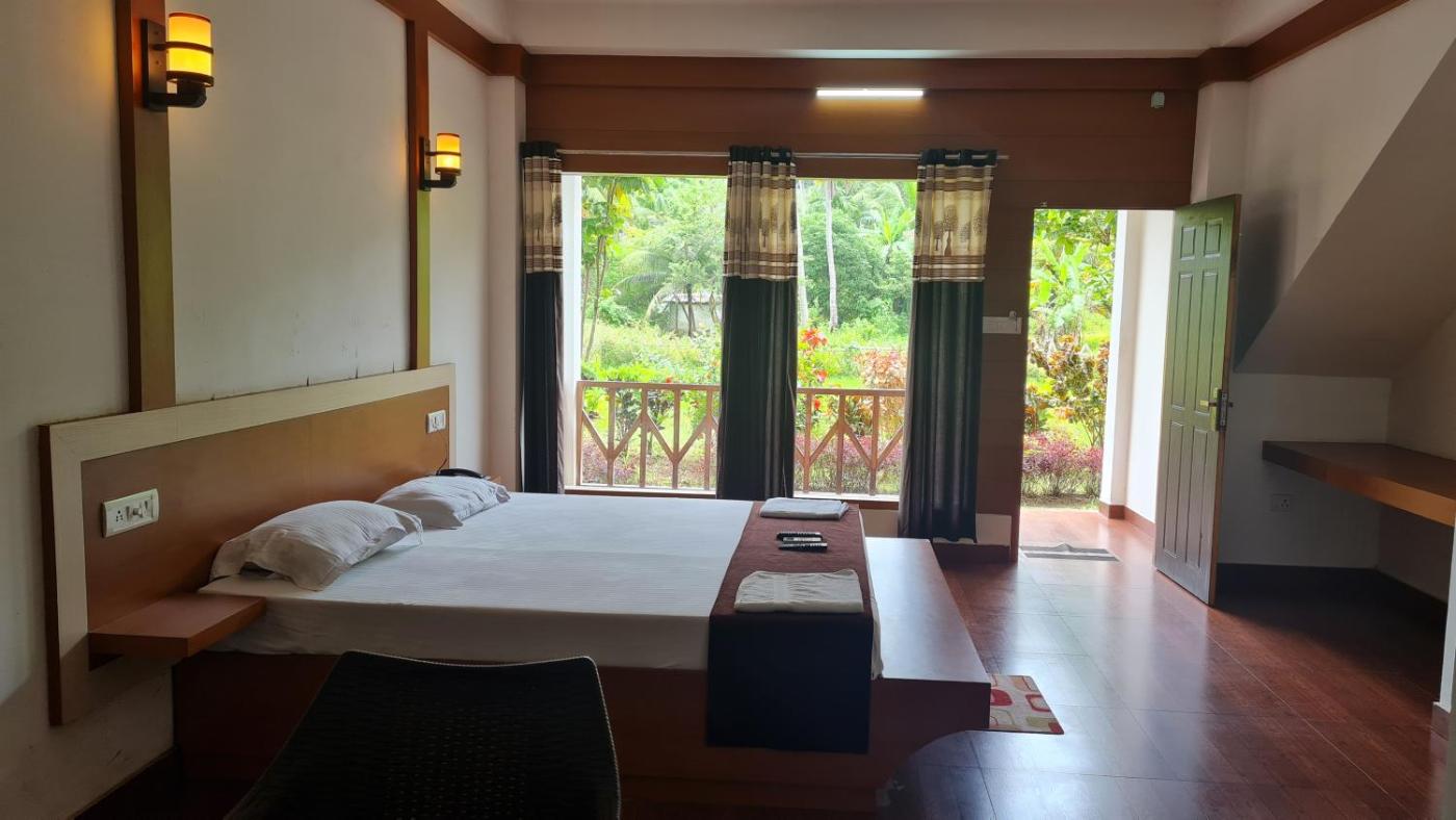 Hotel Exotica Squares 2