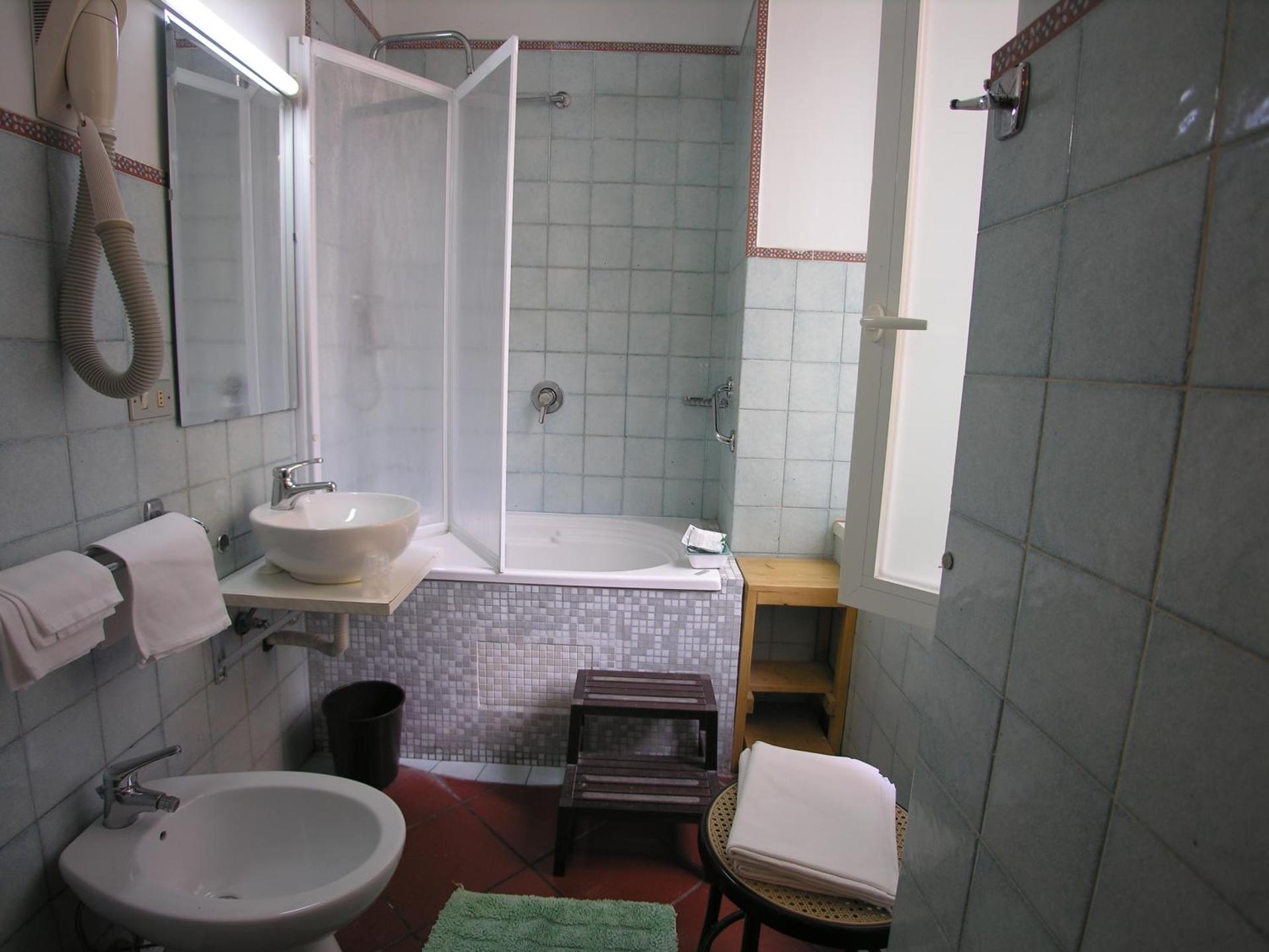Hotel Toledo - Photo 9