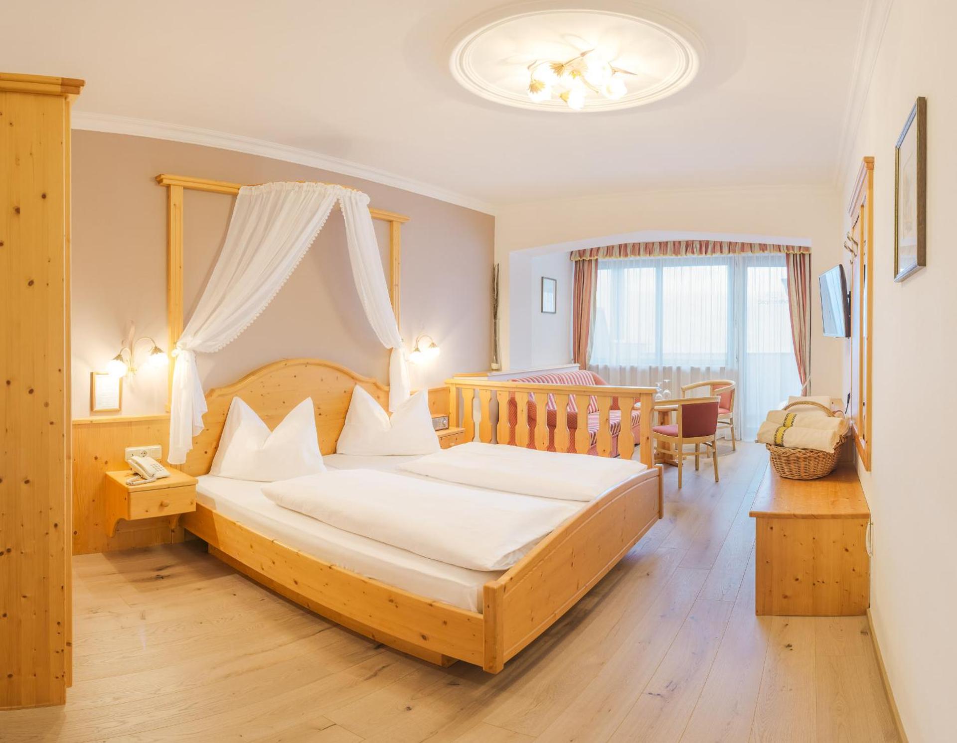 Comfort Double Room with Balcony and Mountain View