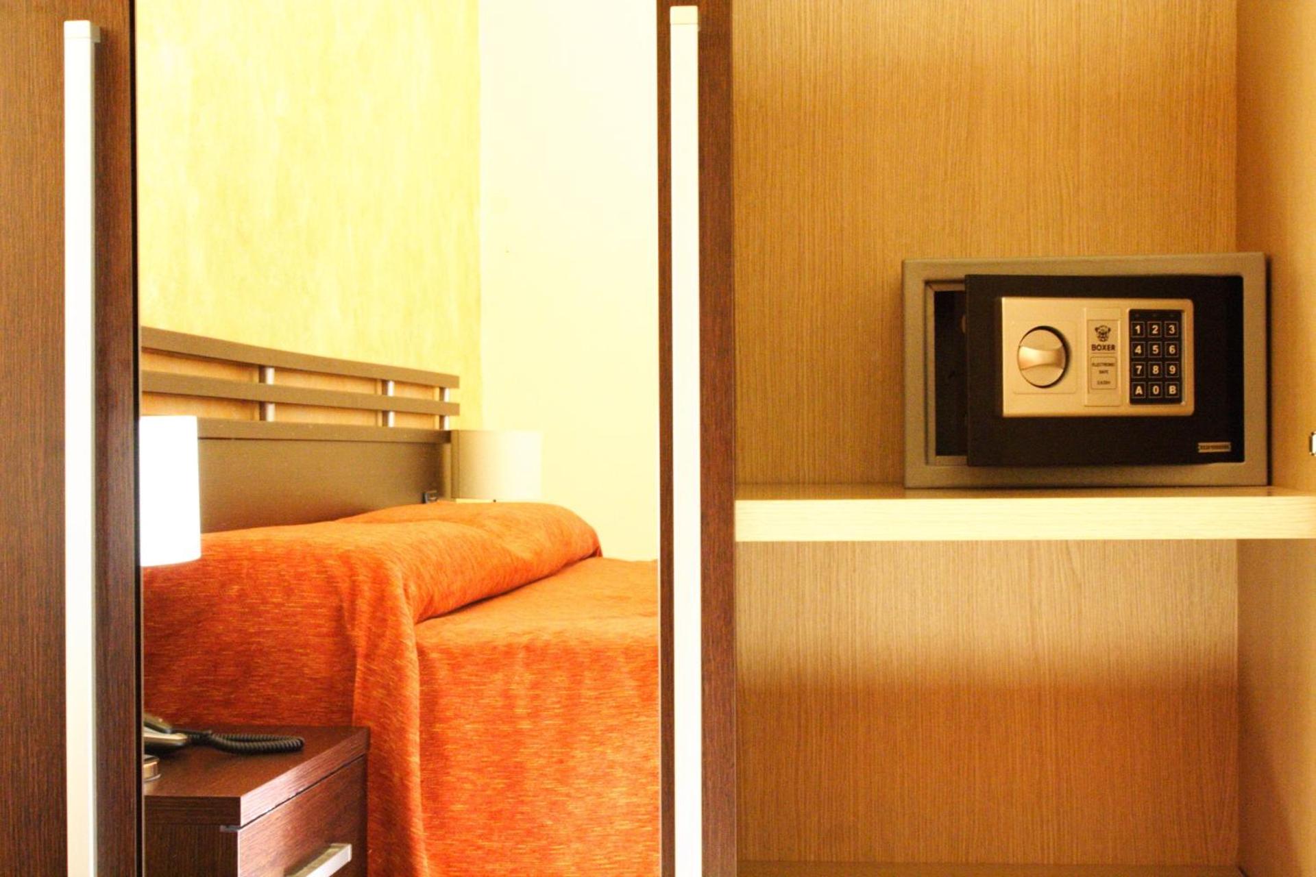 San Max Hotel - Photo 5