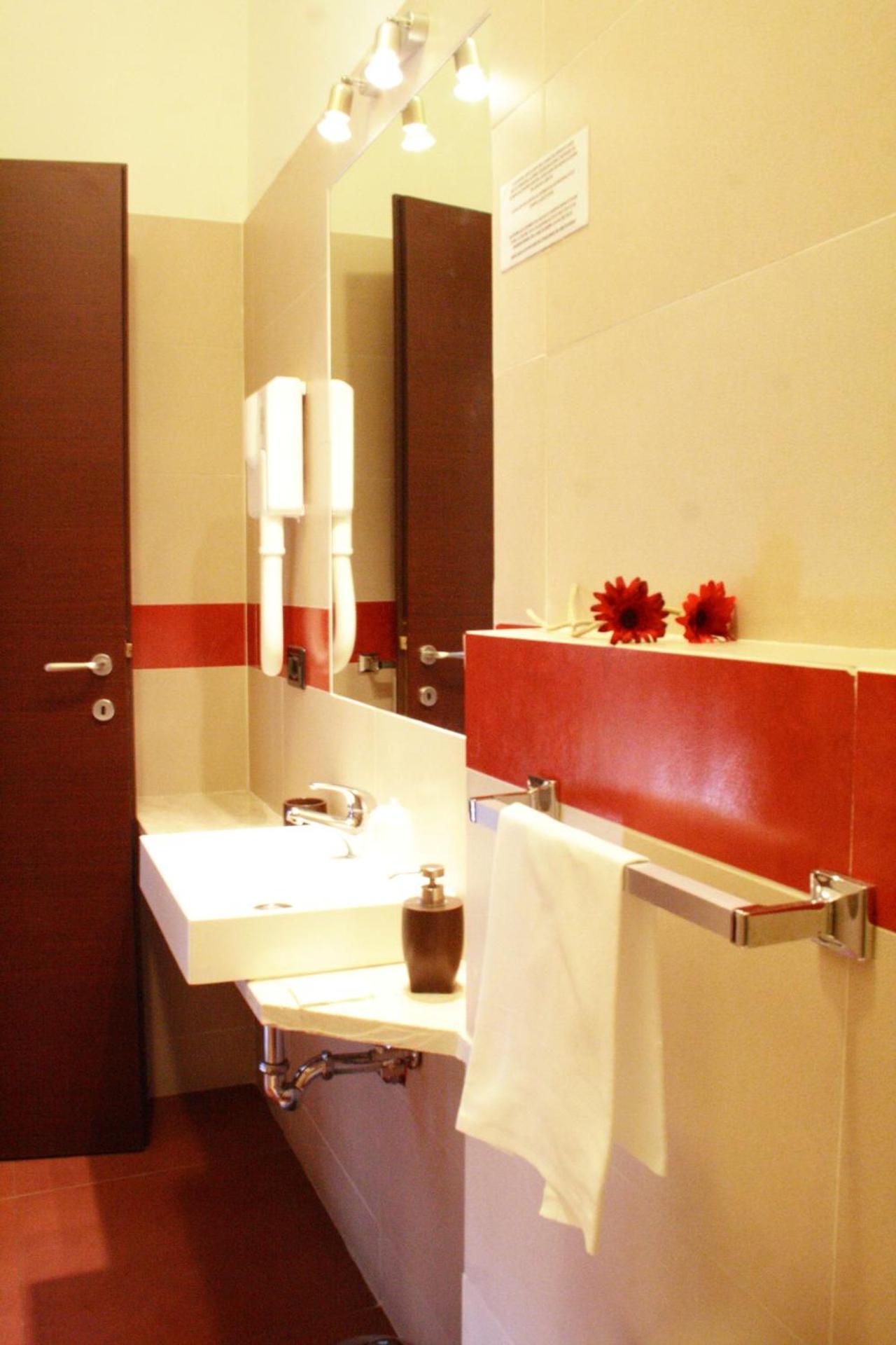 San Max Hotel - Photo 18