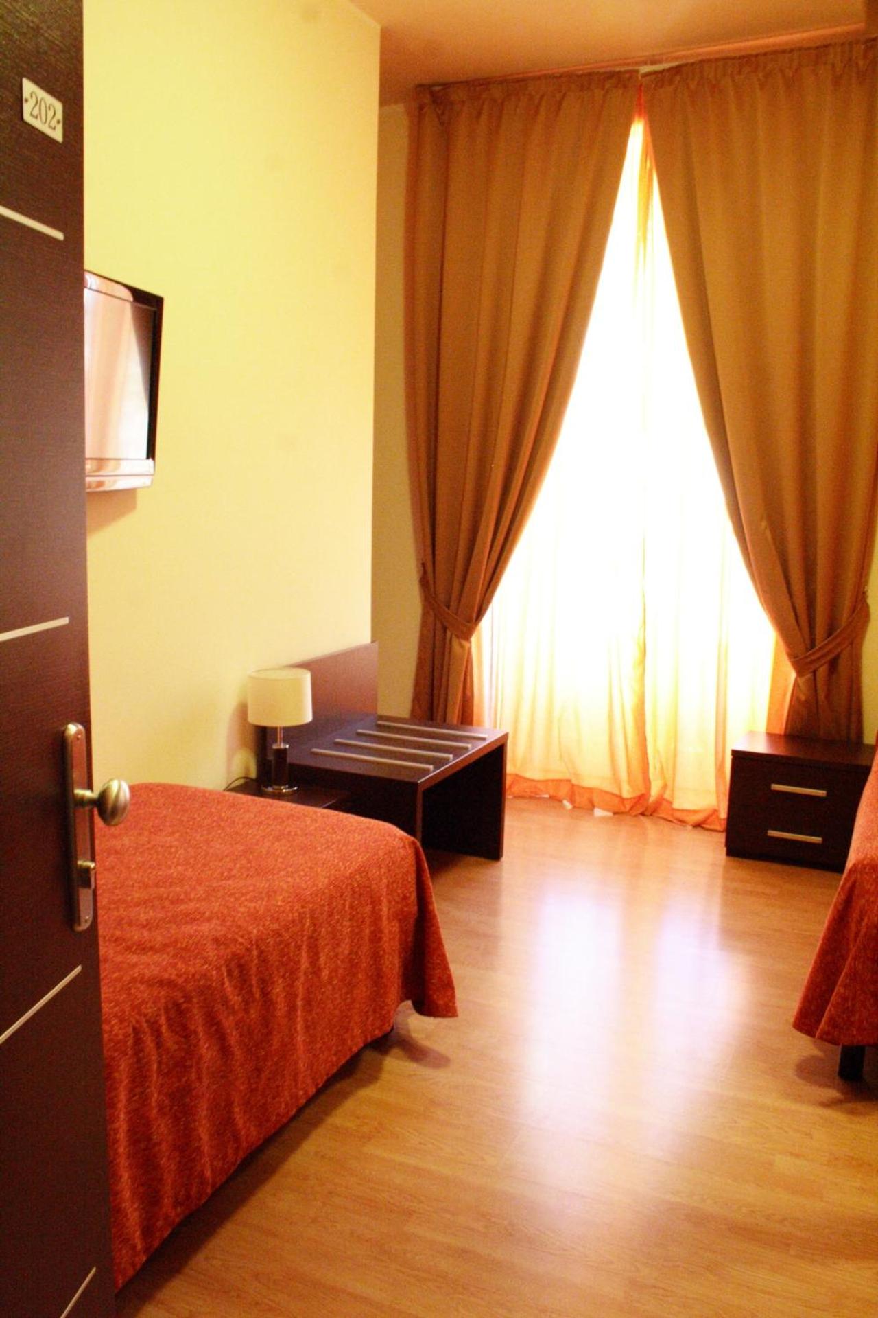 San Max Hotel - Photo 21