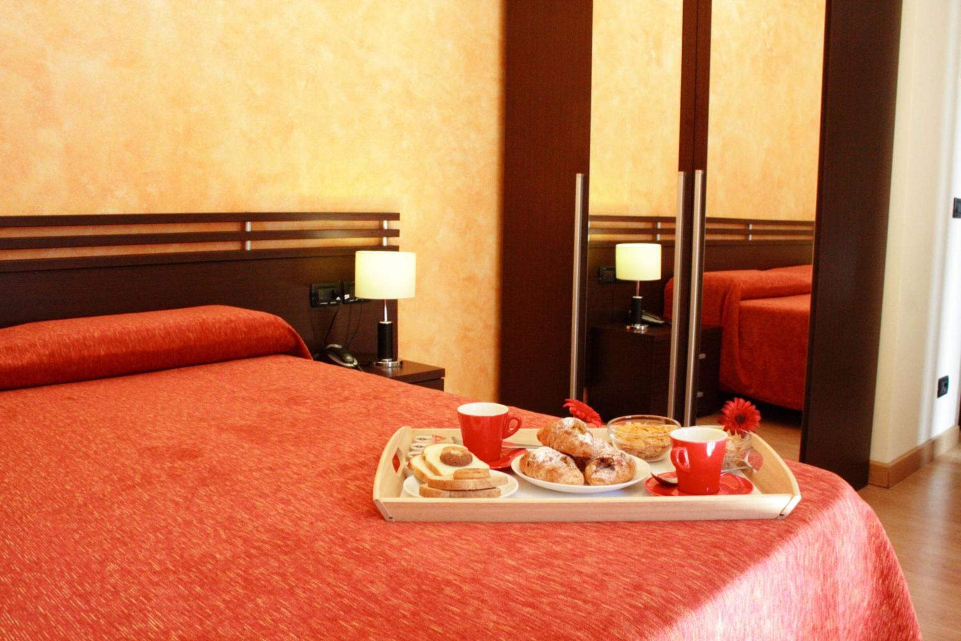 San Max Hotel - Photo 12