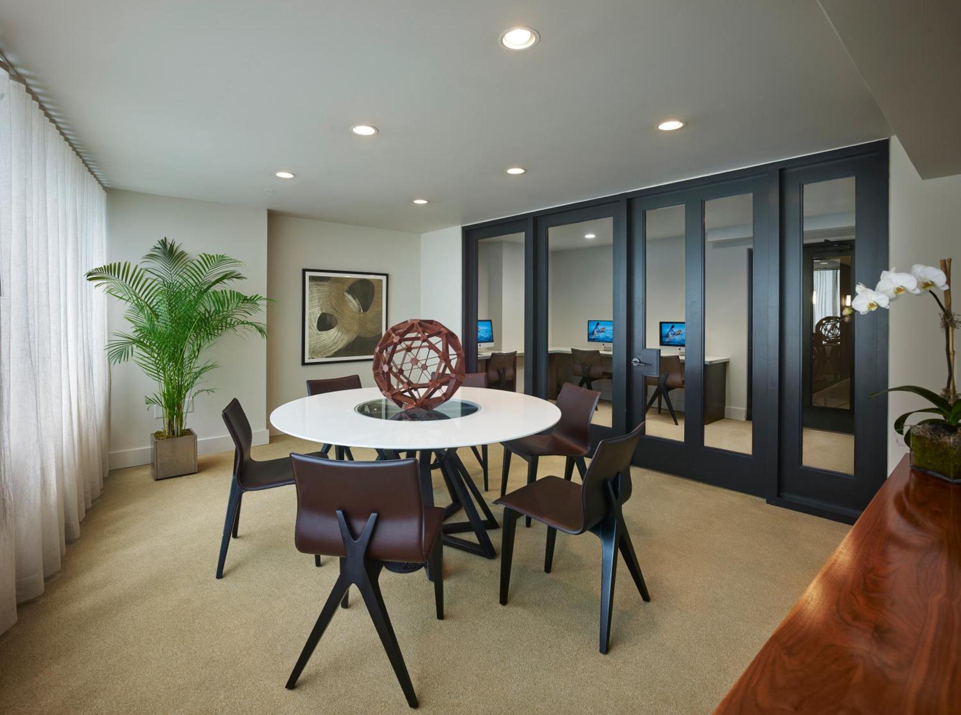 AKA White House - Photo 6