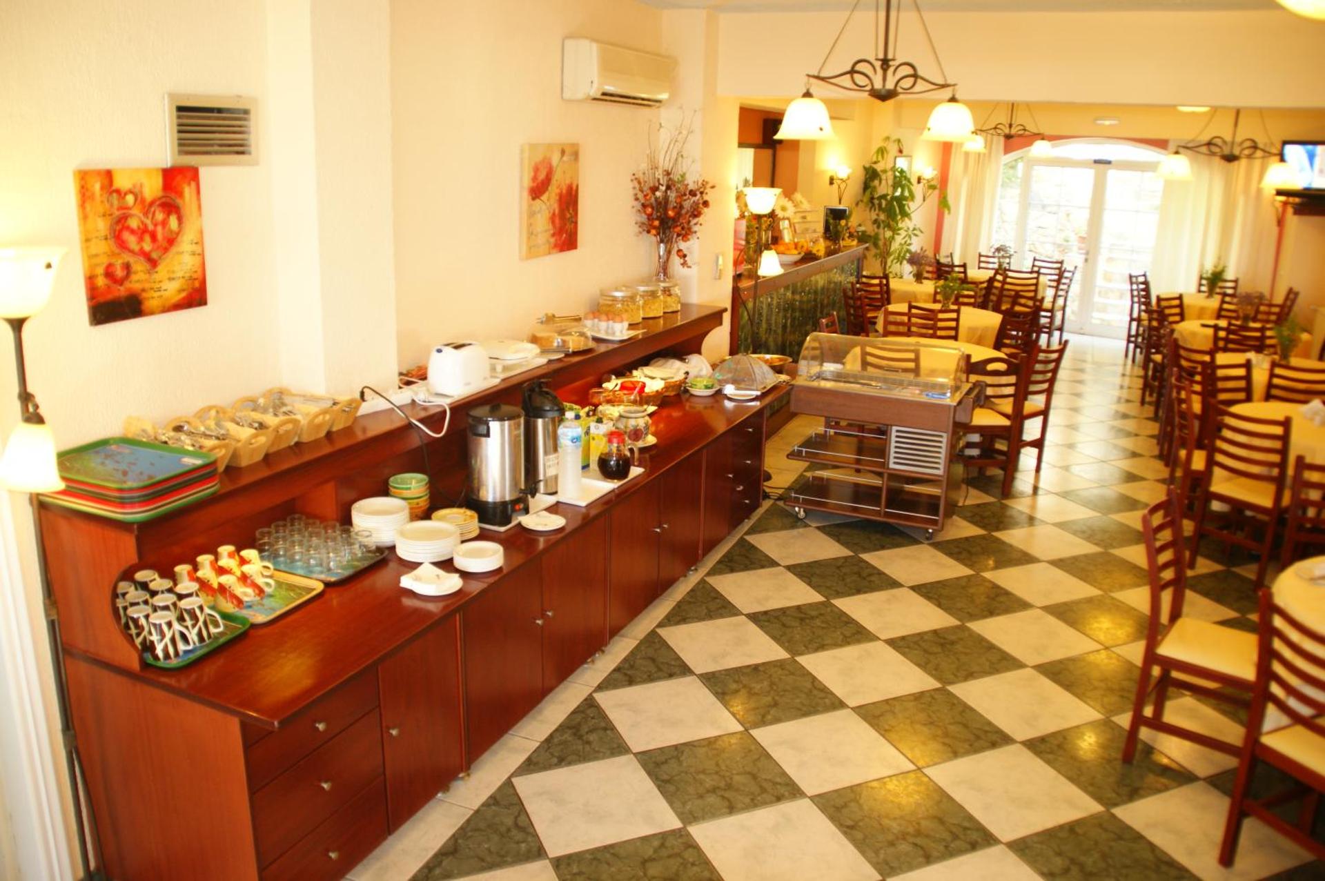 Venardos Hotel - Photo 60