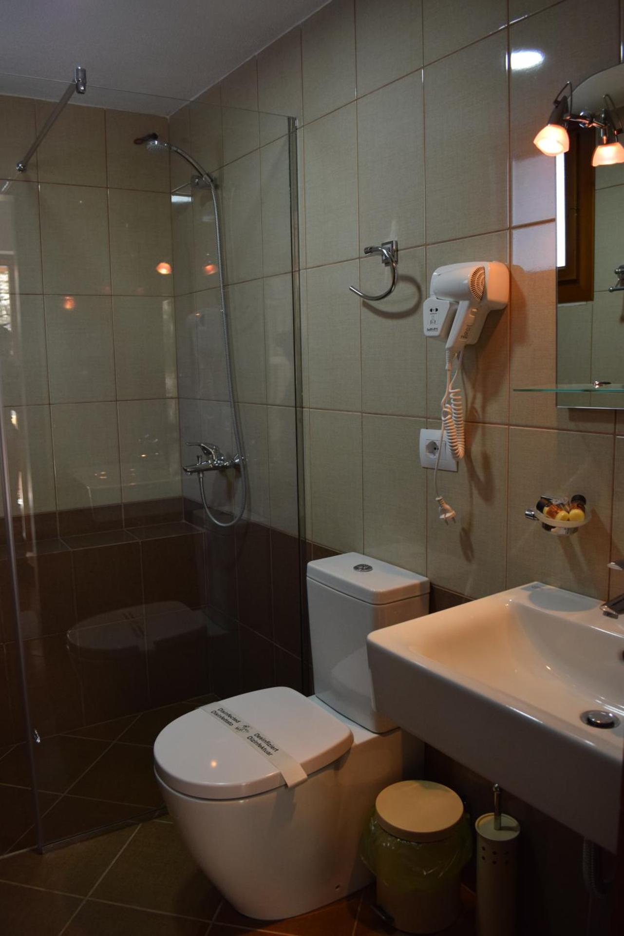 Hotel Gjirokastra - Photo 41