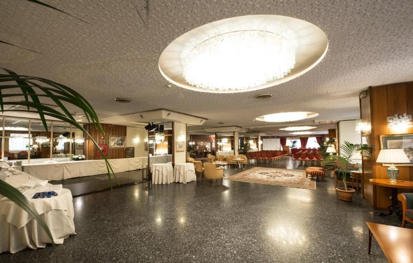 Hotel Royal Palace - Photo 5