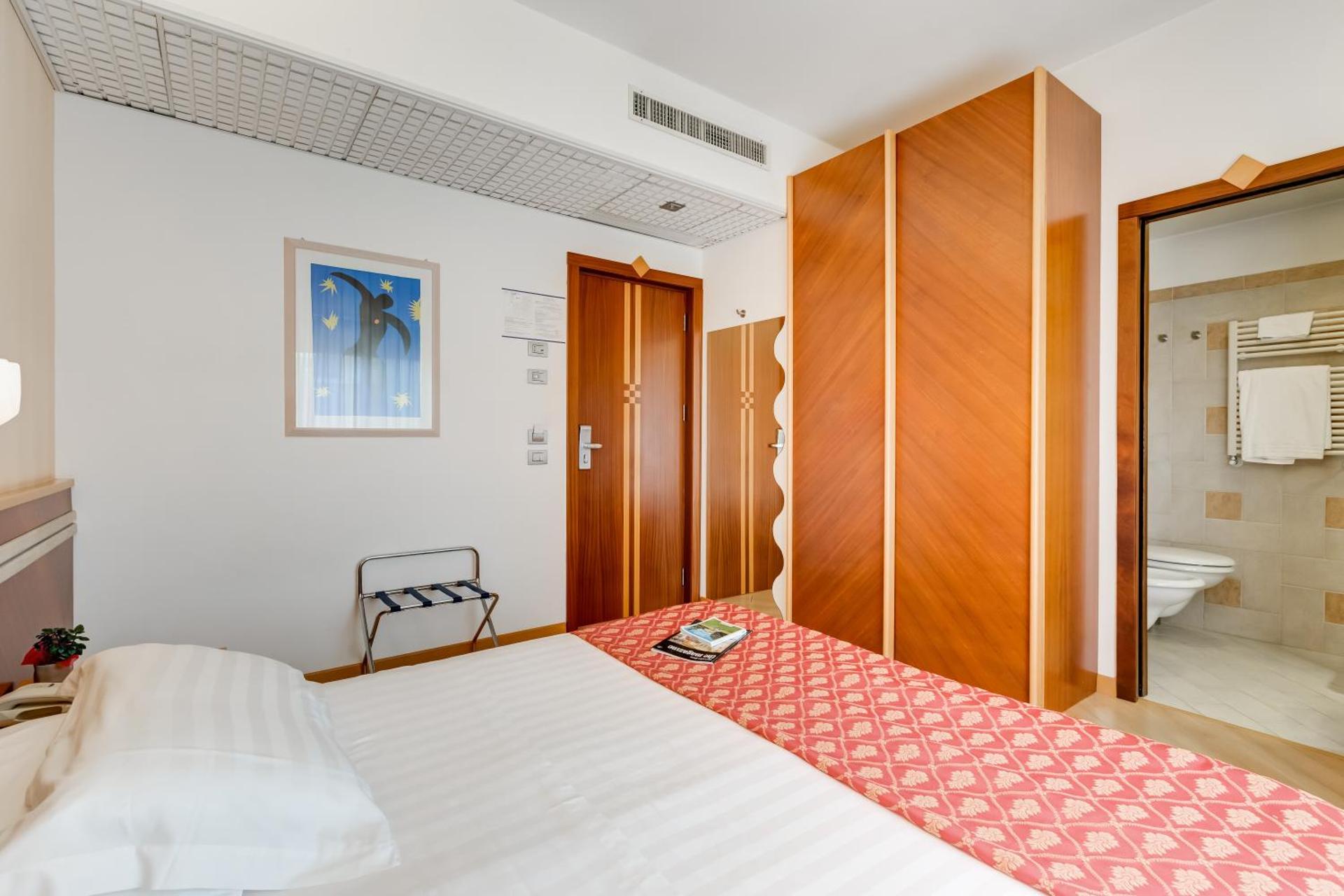 Classic Double Room with Balcony - Main Photo