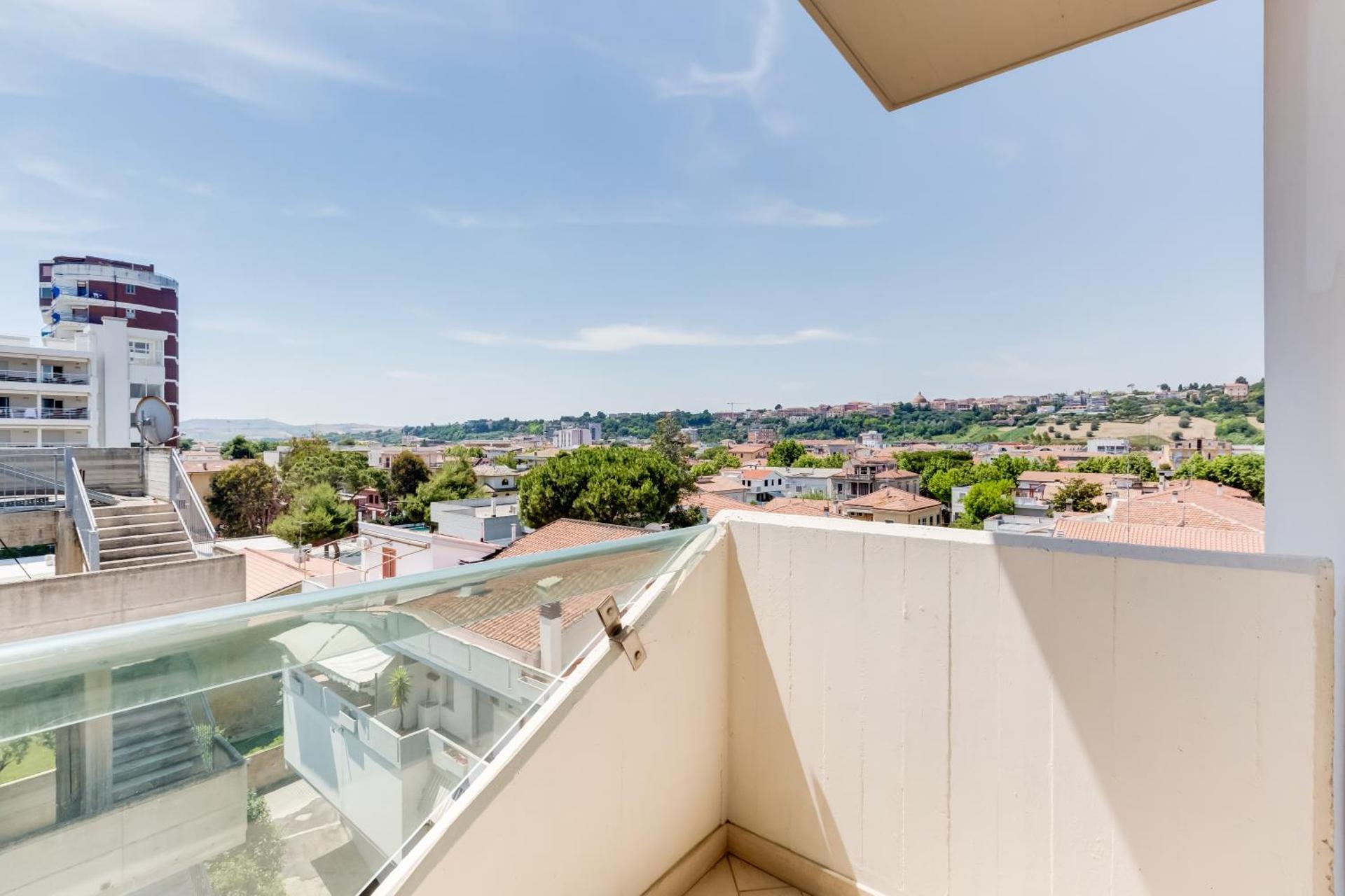 Classic Double Room with Balcony - Photo 2