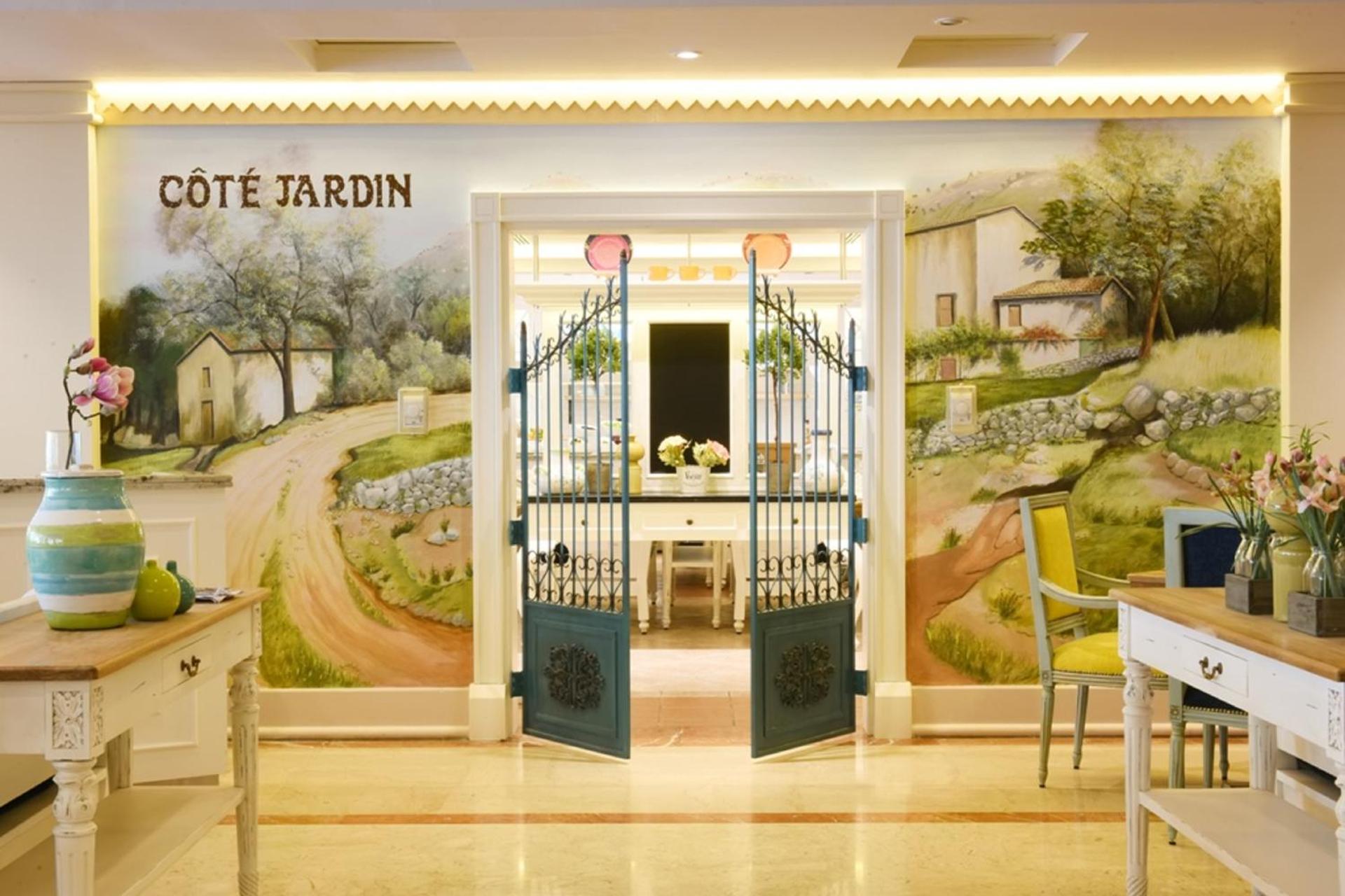 Coral Beach Resort Sharjah - Photo 35