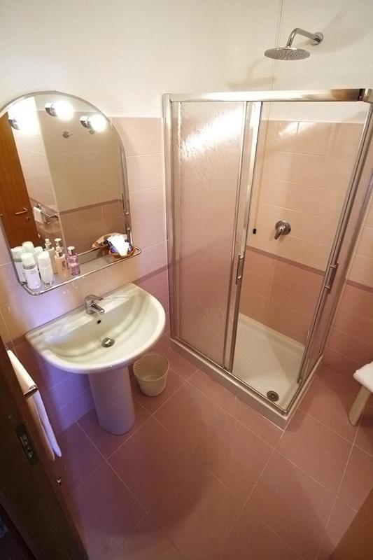 Hotel Kristina - Photo 37