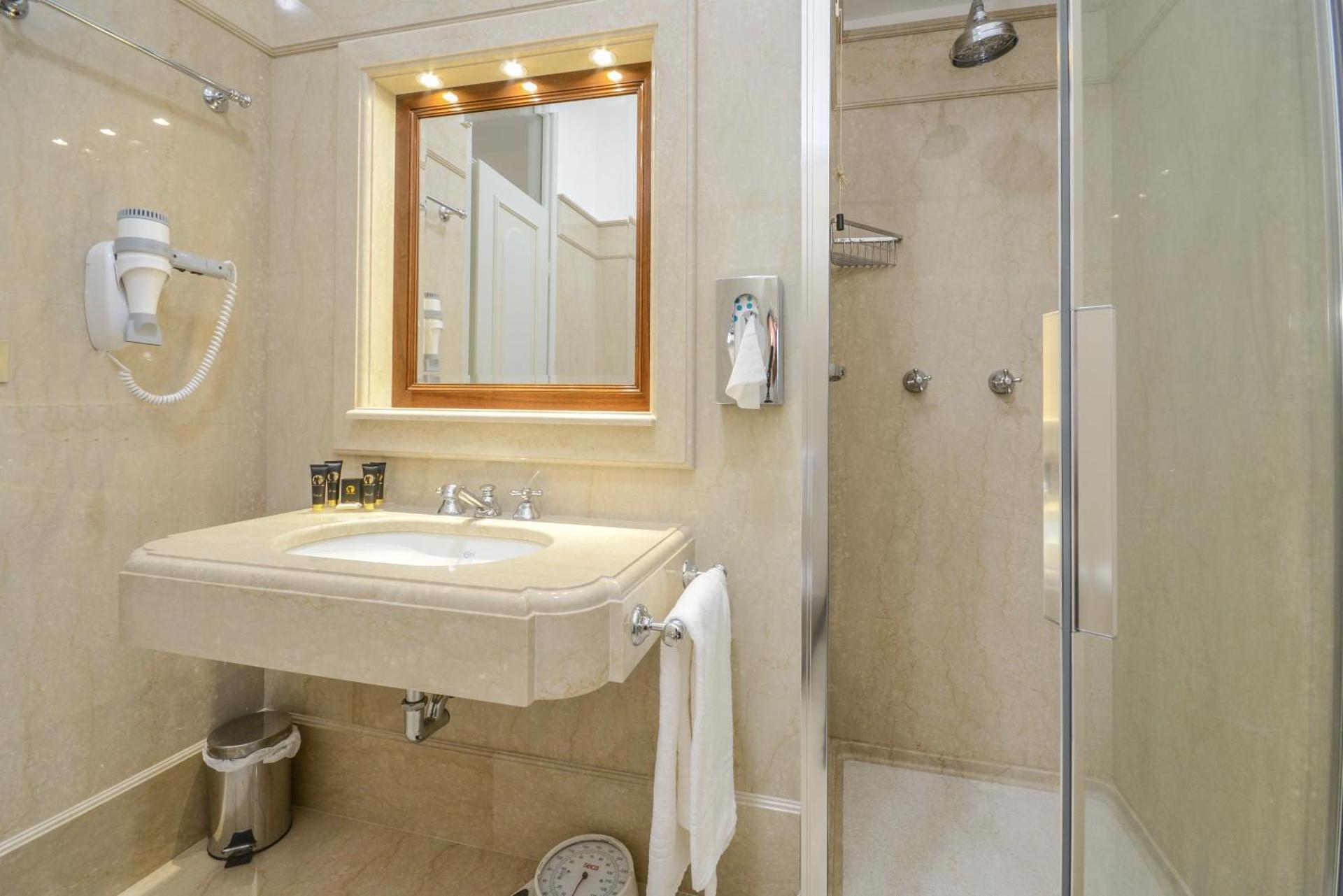 Hotel Vittoria - Photo 68