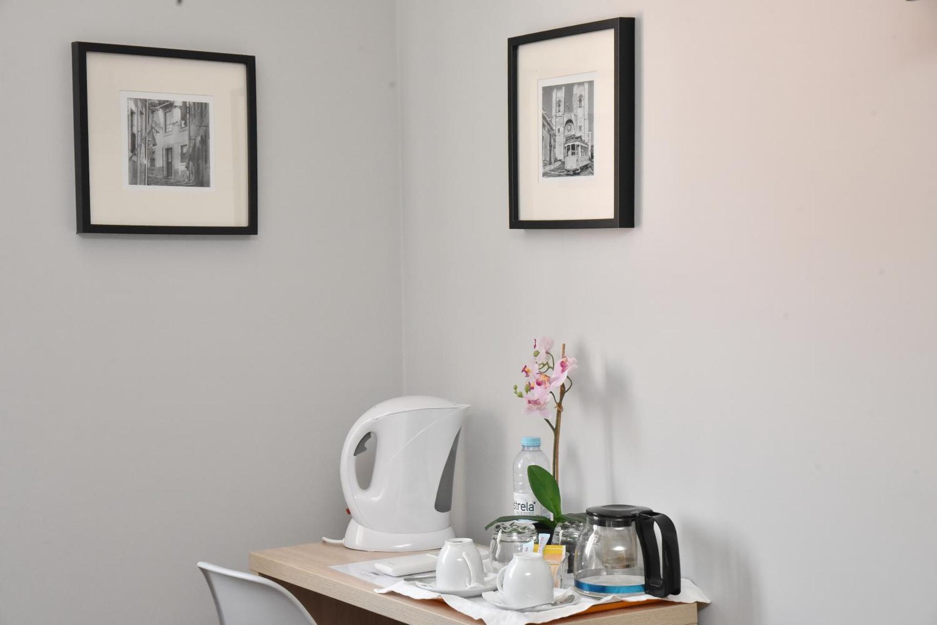 Famous Crows Lisbon Suites - Photo 32