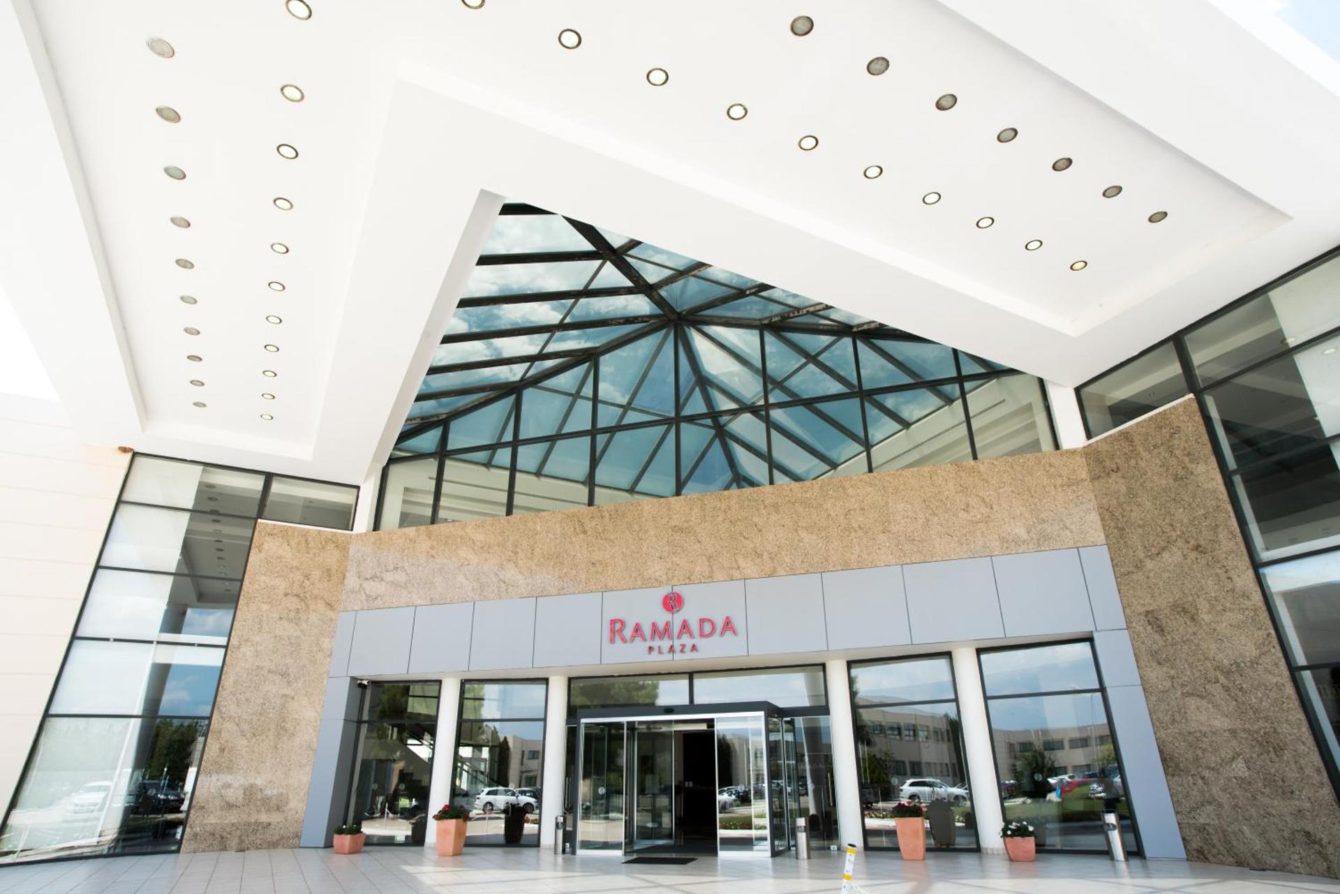 Ramada Plaza by Wyndham Thraki - Photo 128