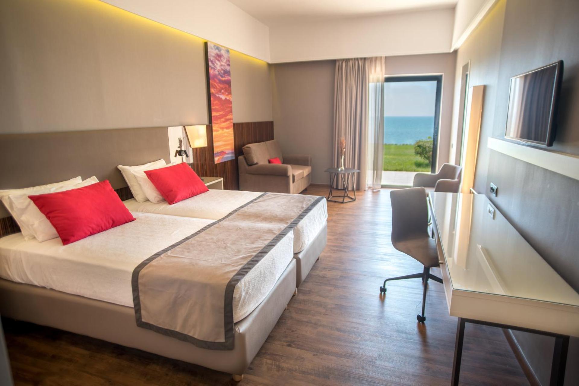Ramada Plaza by Wyndham Thraki - Photo 42