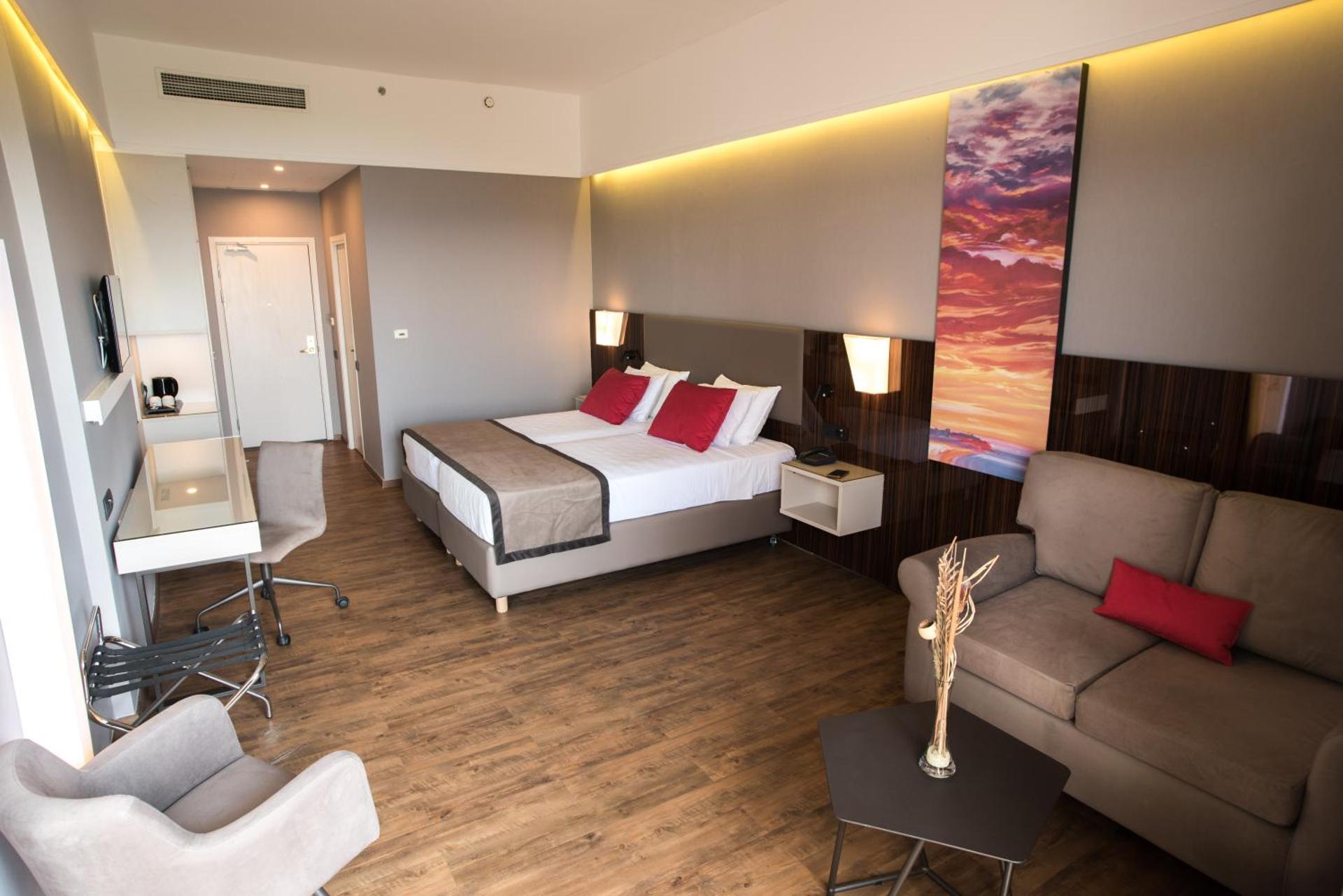Ramada Plaza by Wyndham Thraki - Photo 40