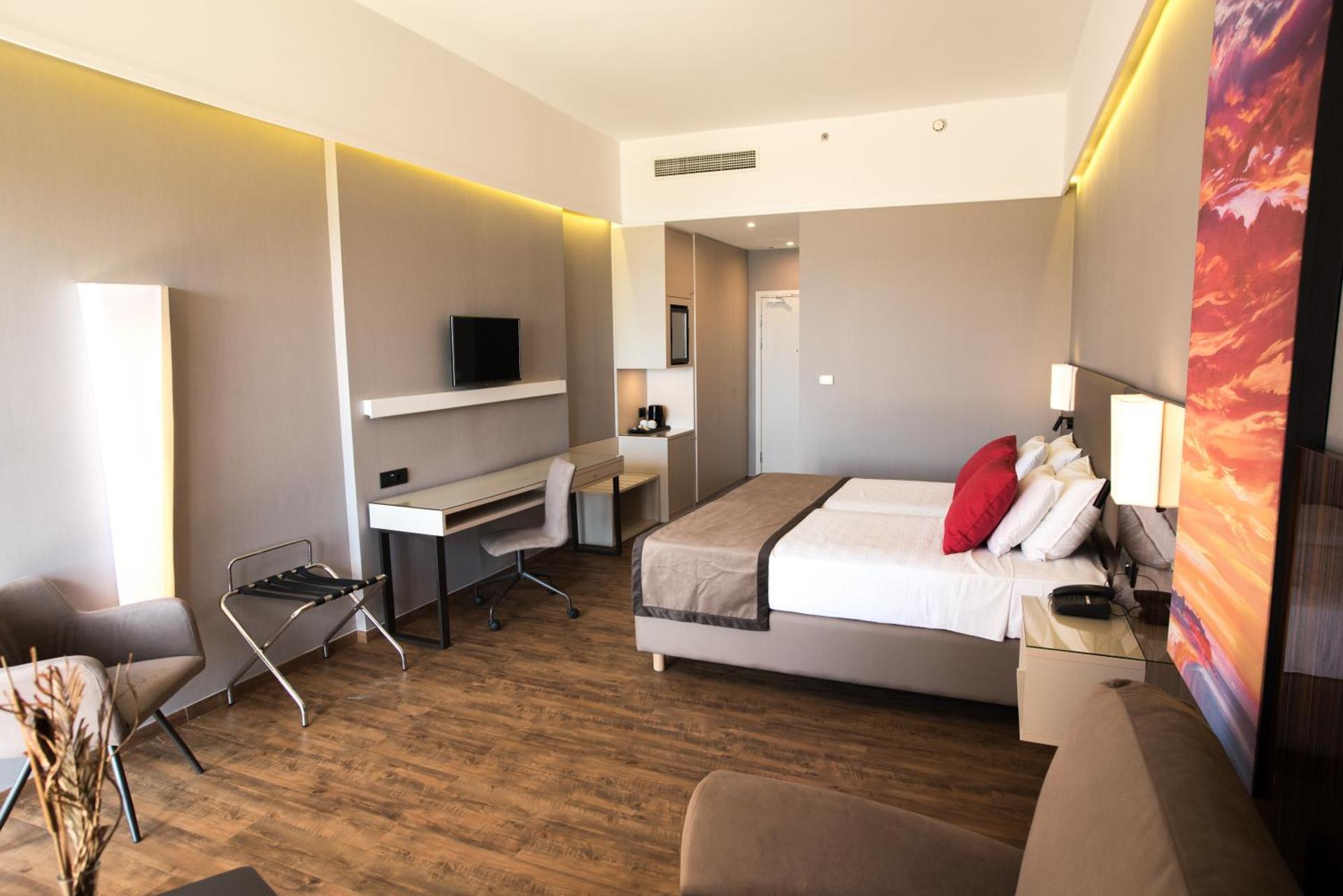 Ramada Plaza by Wyndham Thraki - Photo 32