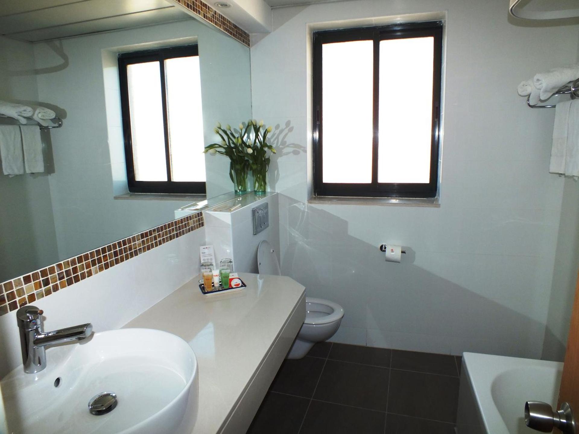 Prima Kings Hotel - Photo 21