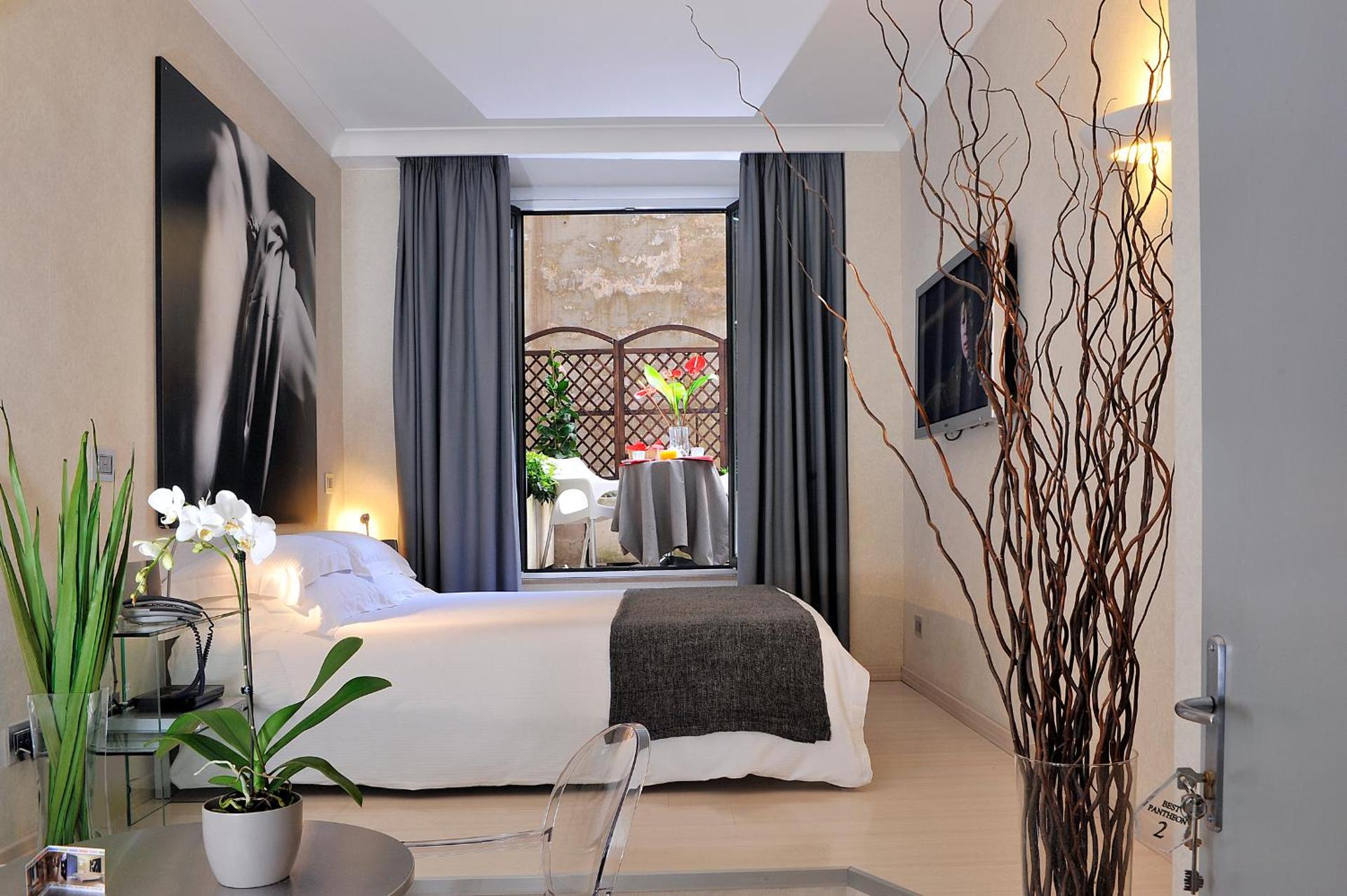 Superior Double Room with Terrace and Courtyard View