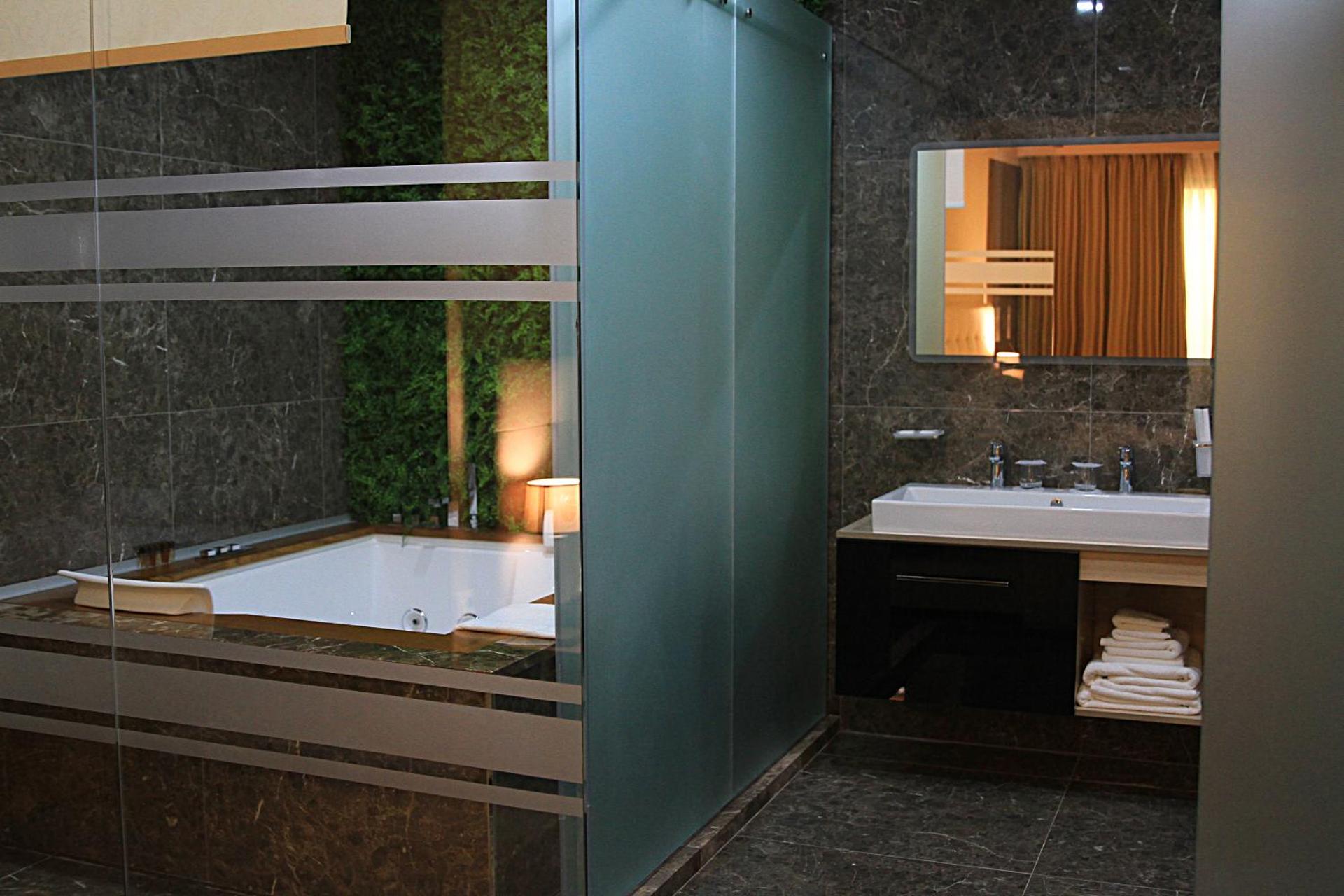 Best Western Premier Ark Hotel - Photo 77