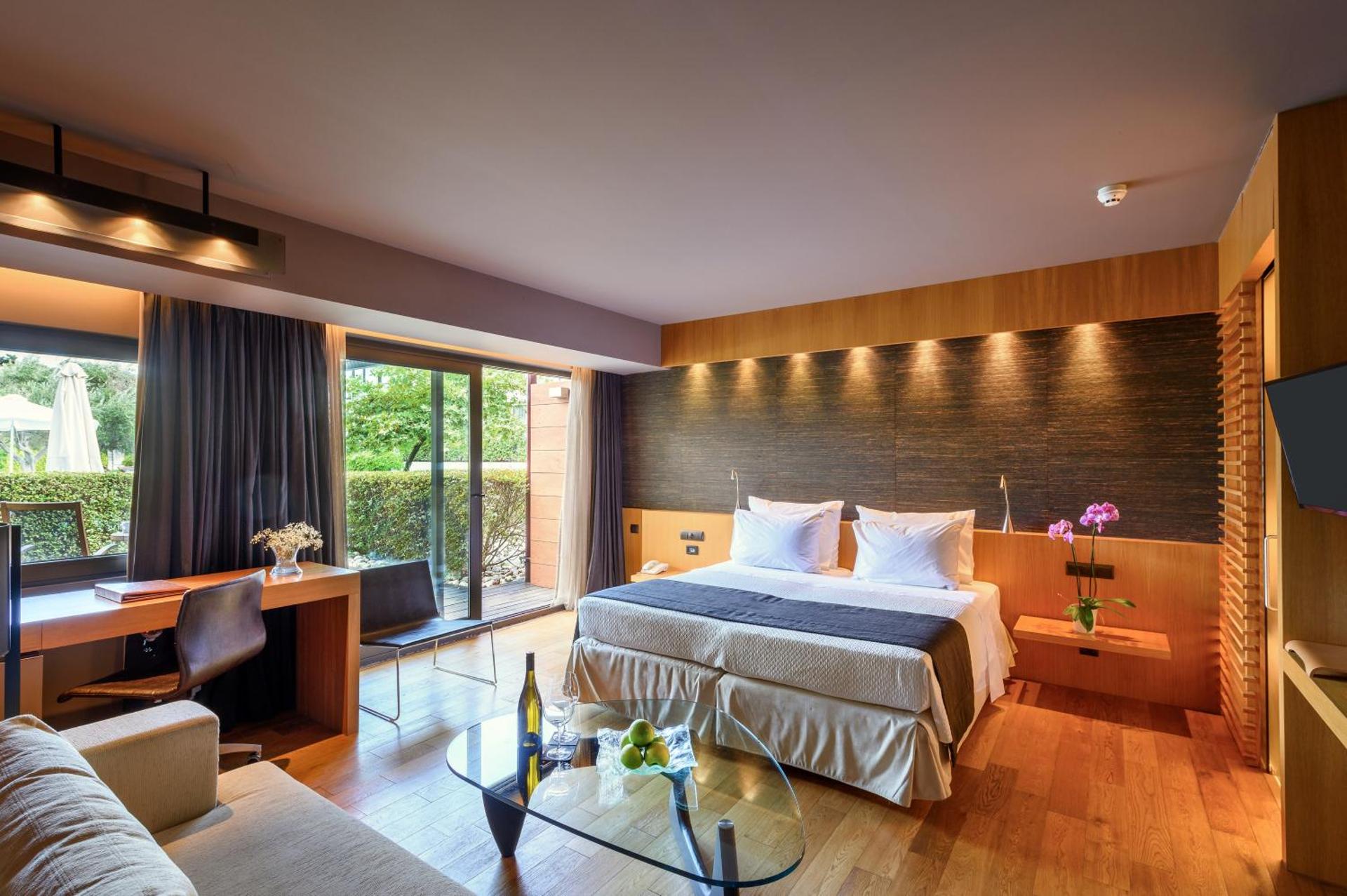 Alexander Beach Hotel & Spa - Photo 7