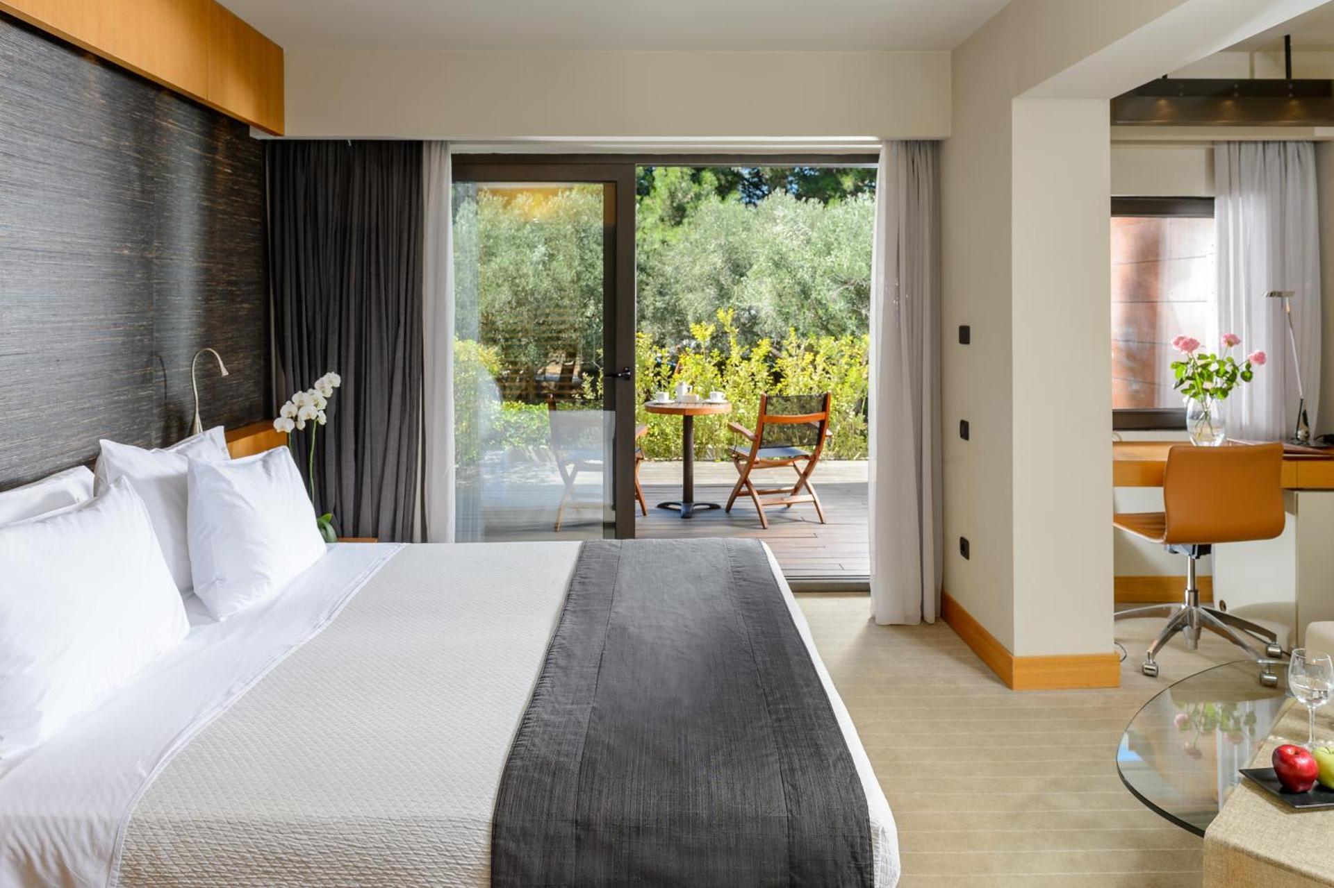 Alexander Beach Hotel & Spa - Photo 9