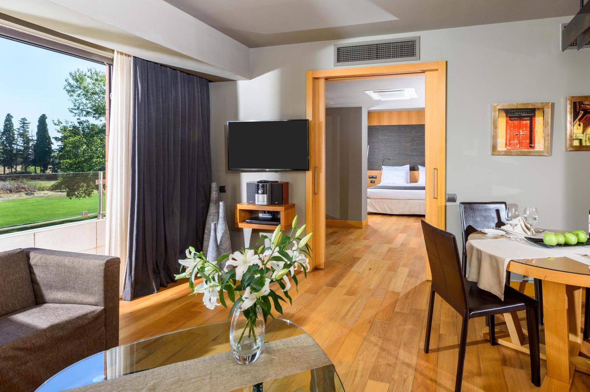 Alexander Beach Hotel & Spa - Photo 15