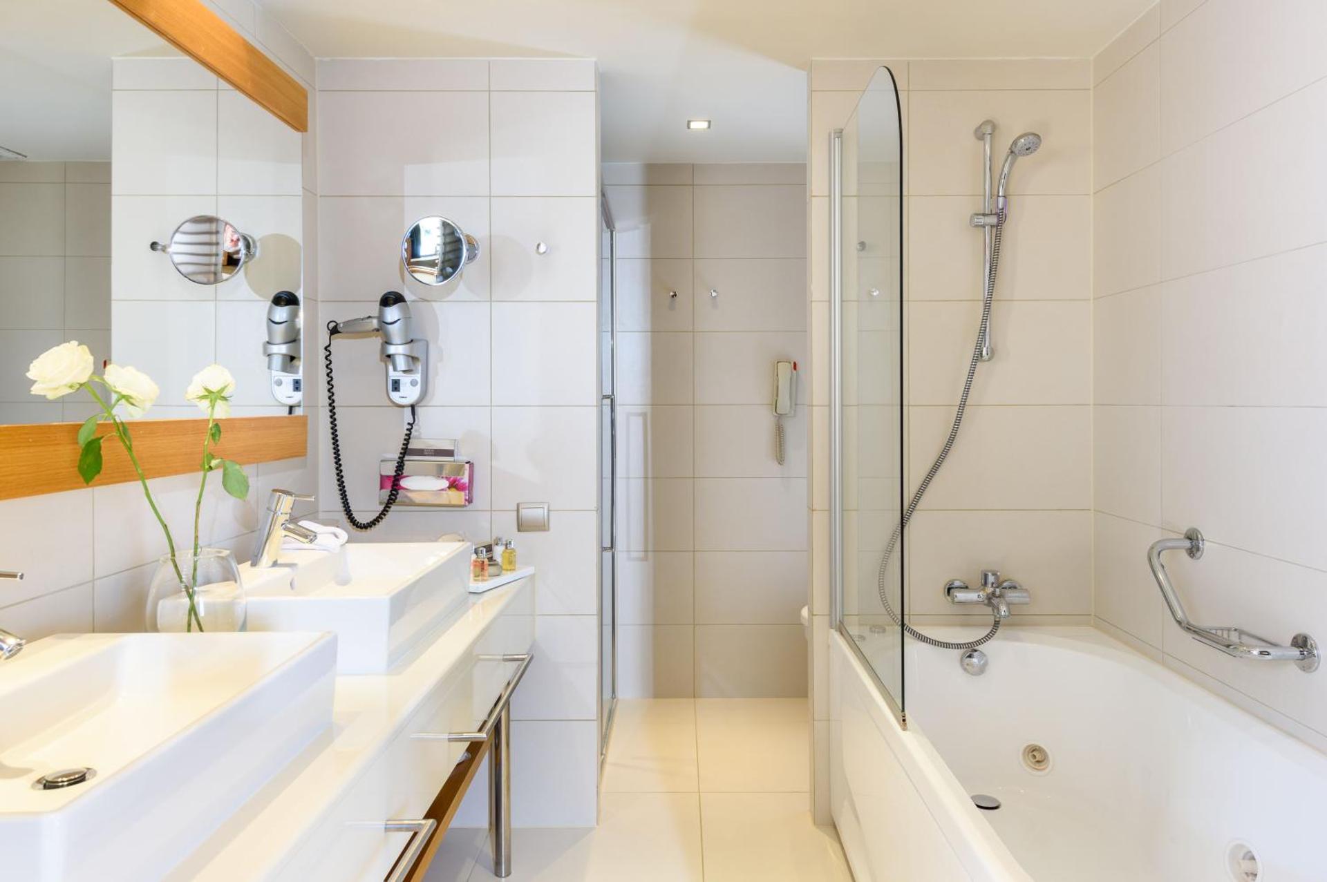 Alexander Beach Hotel & Spa - Photo 17