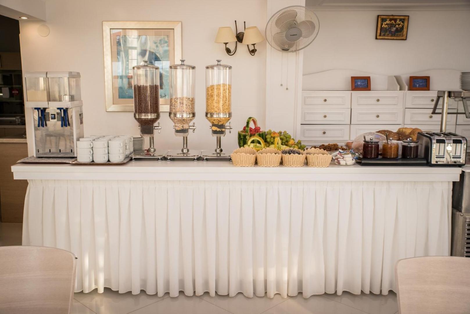 Halkidiki Palace - Photo 56