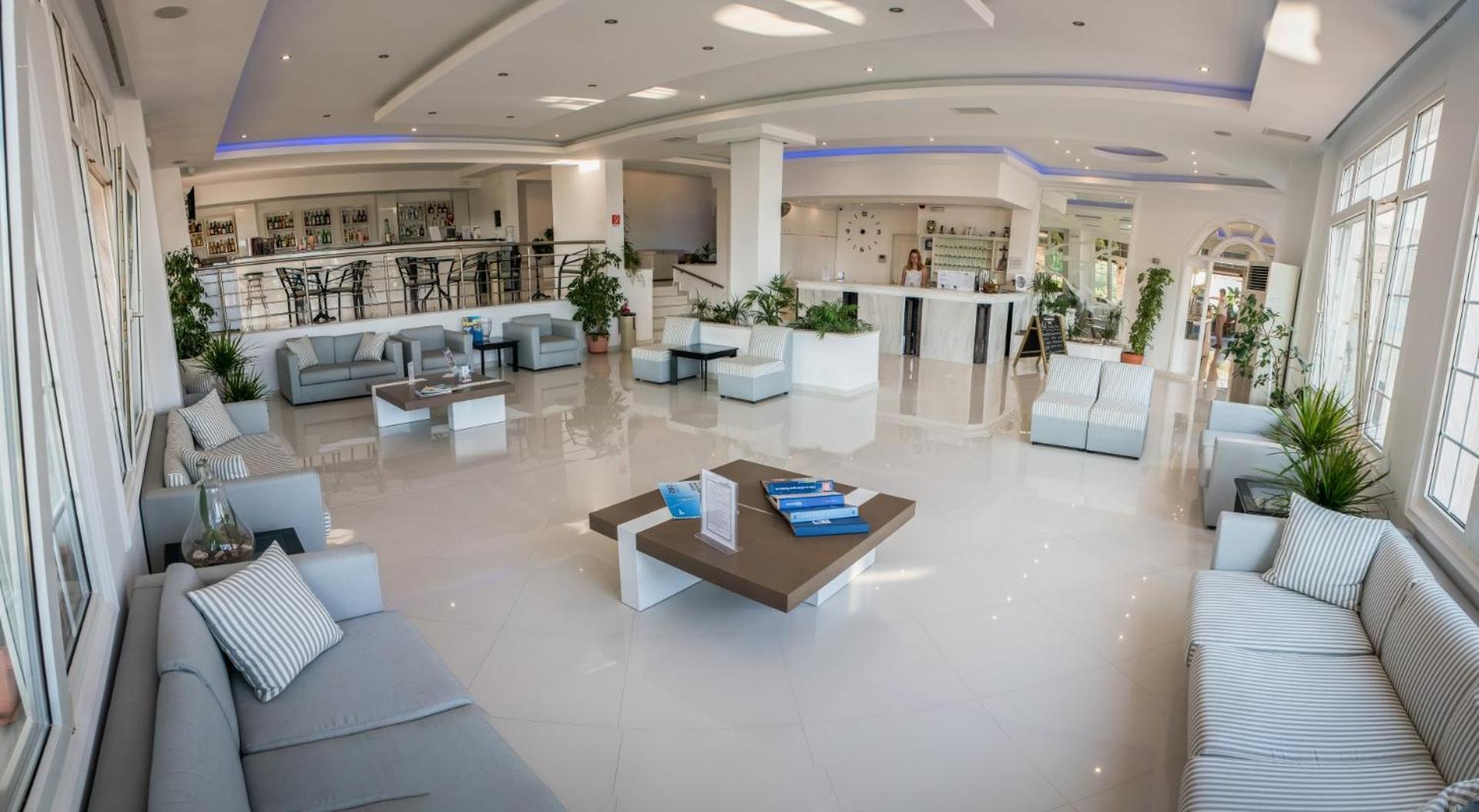 Halkidiki Palace - Photo 41