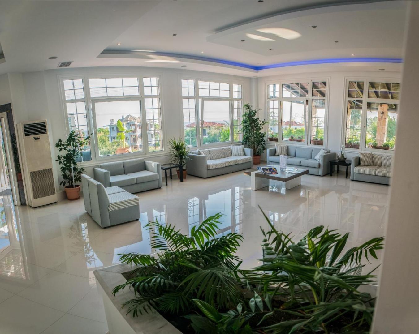 Halkidiki Palace - Photo 43