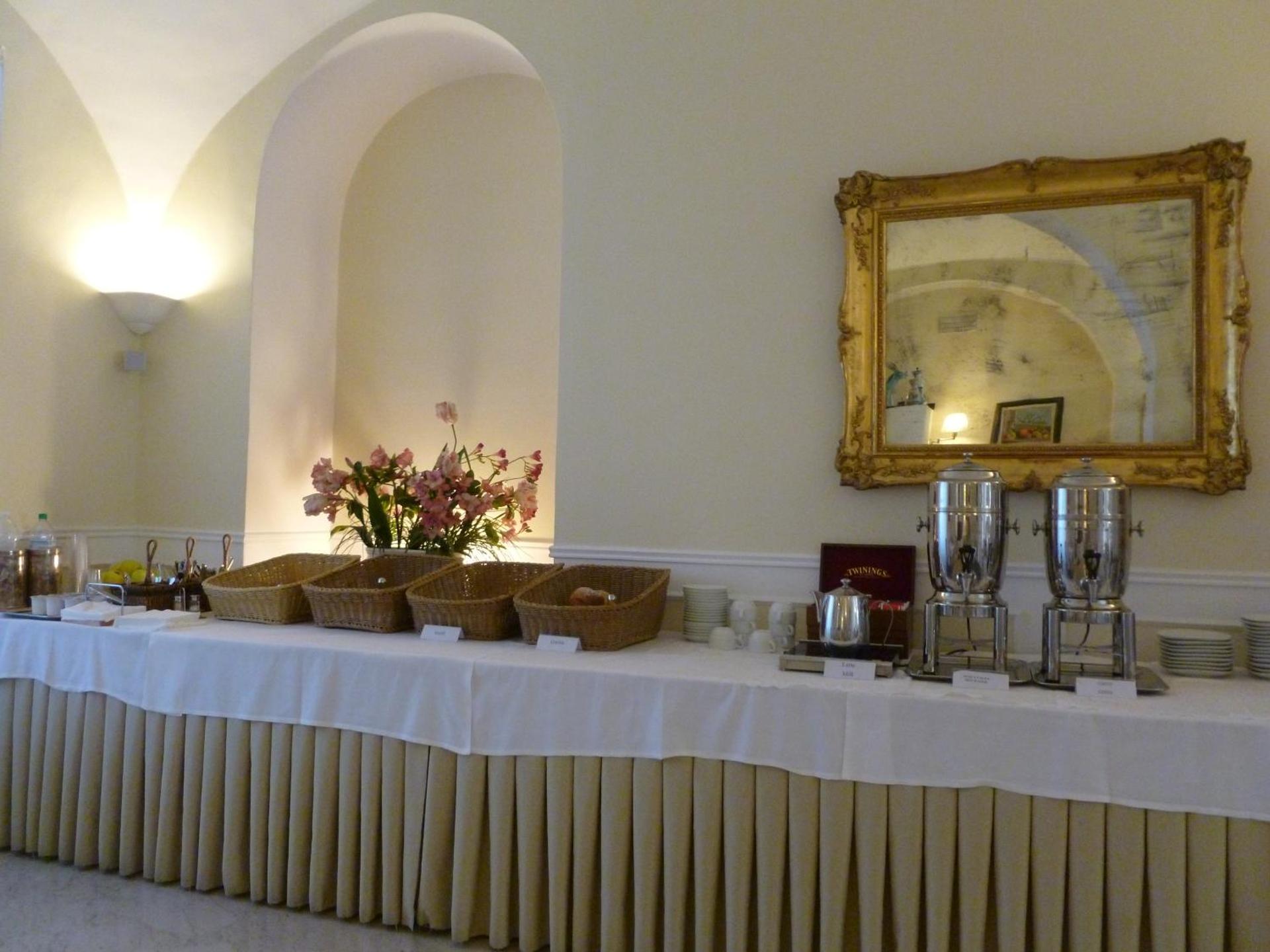 Hotel Plaza - Photo 19