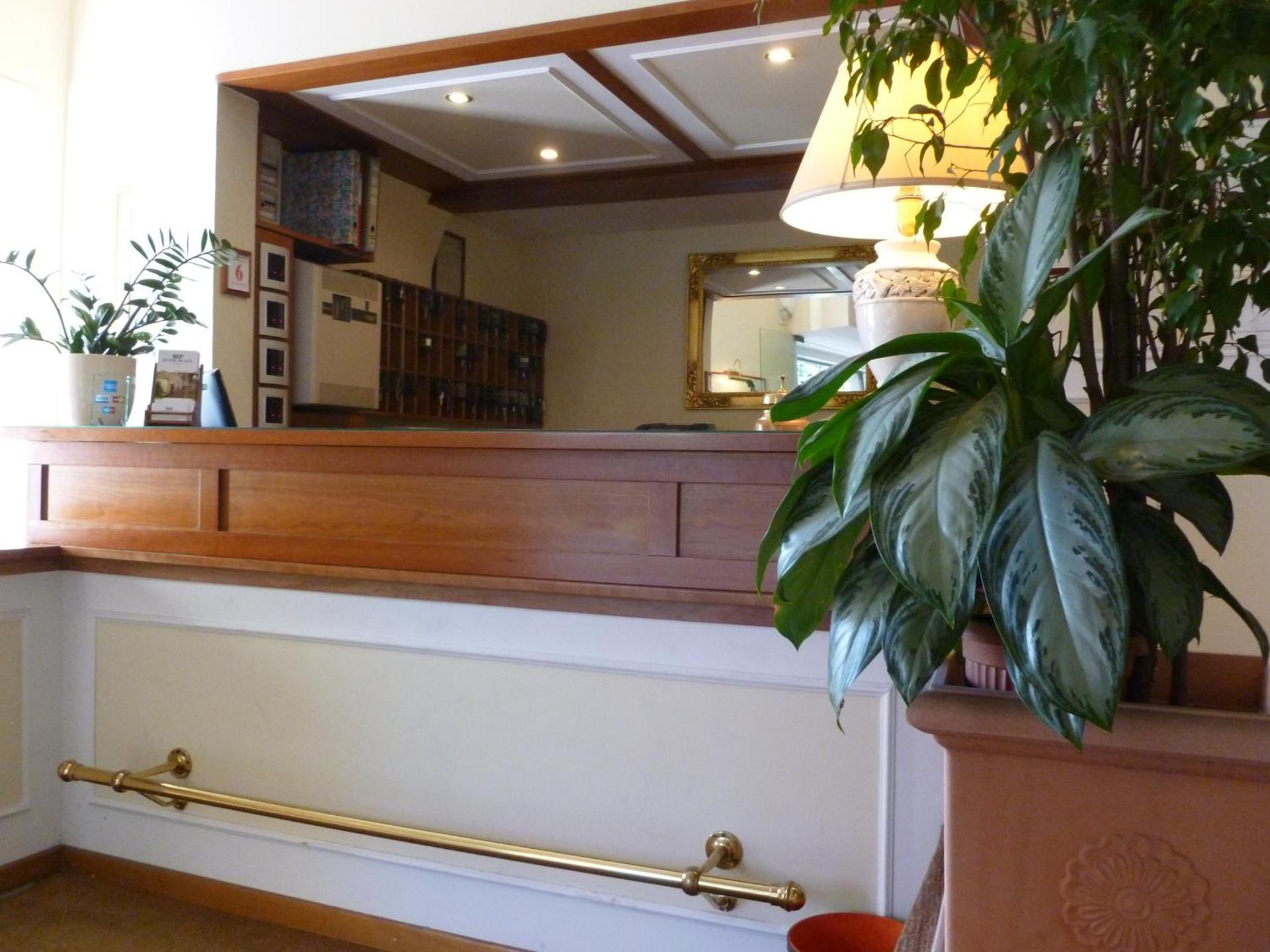 Hotel Plaza - Photo 15